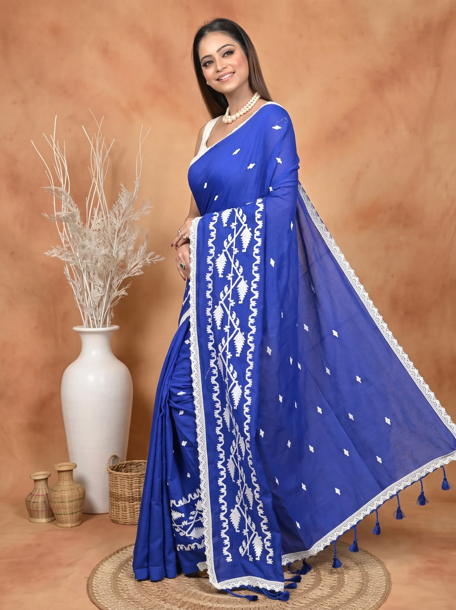 DipDiya Cotton  Traditional Bengali Naby Blue Artisan Crafted Parepu Handloom Saree