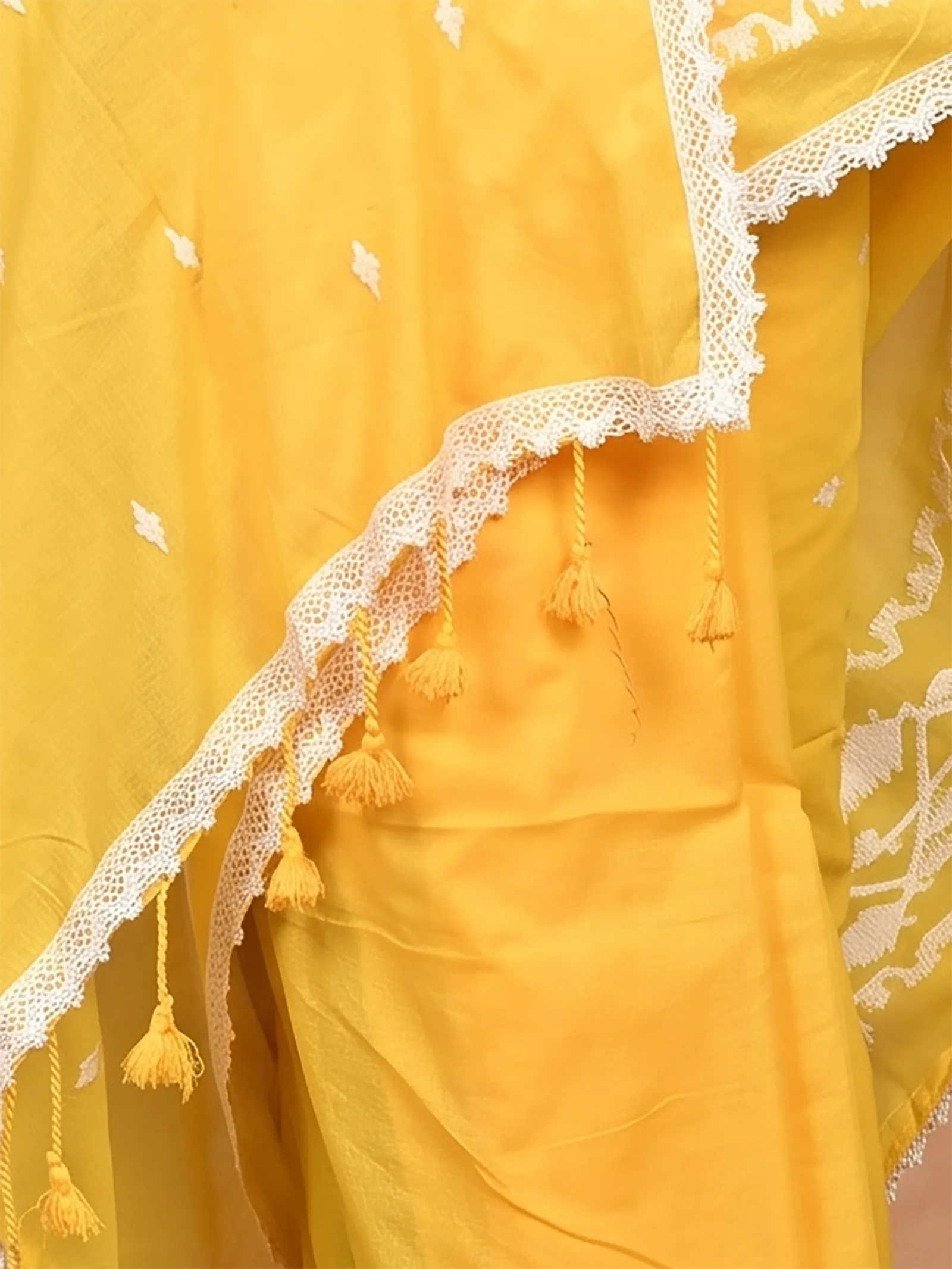 DipDiya Cotton  Traditional Bengali Yellow Artisan Crafted Parepu Handloom Saree