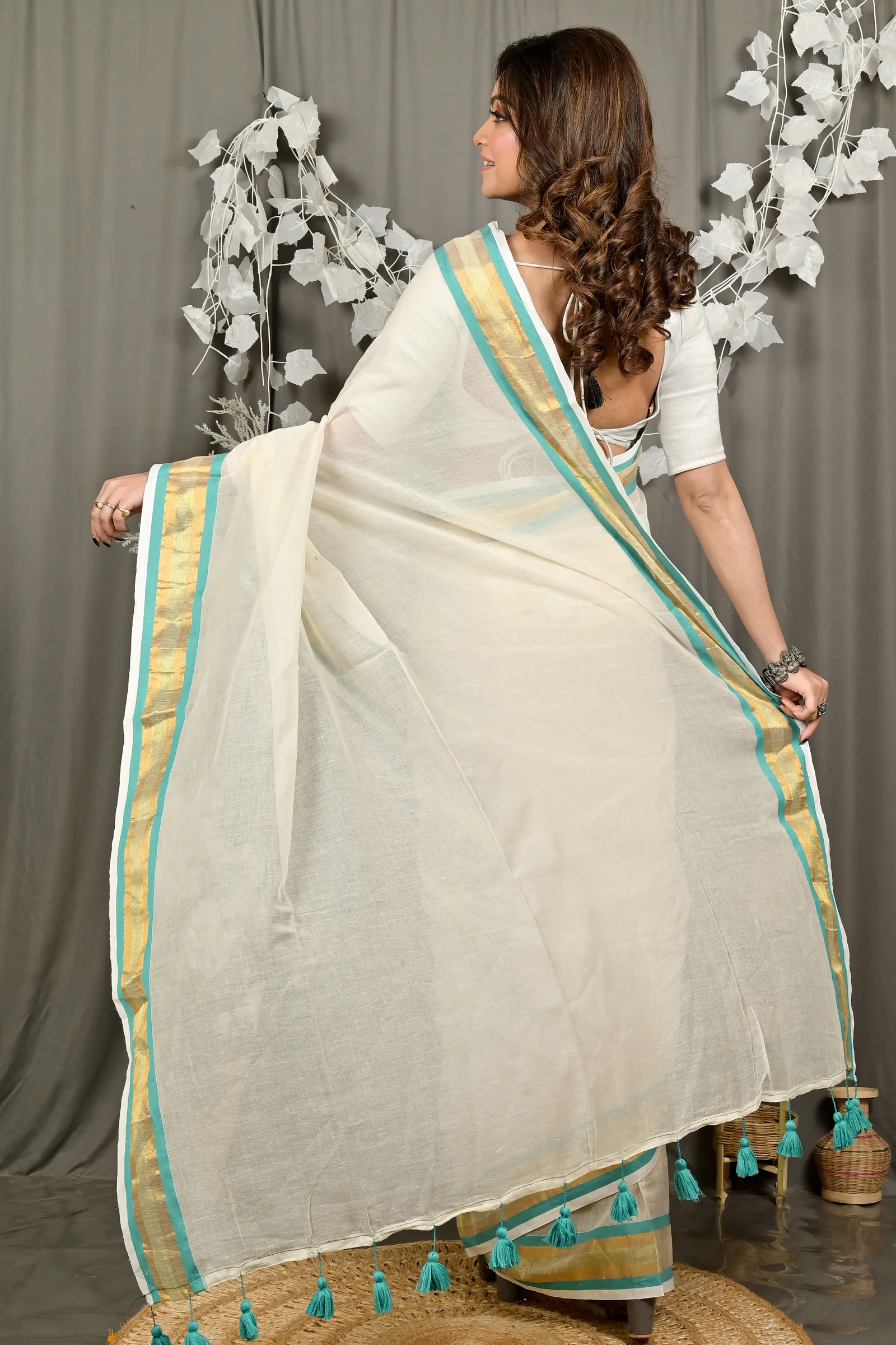 DipDiya Cotton White Gold Sofeda Tradition in Every Thread Handloom Sarees