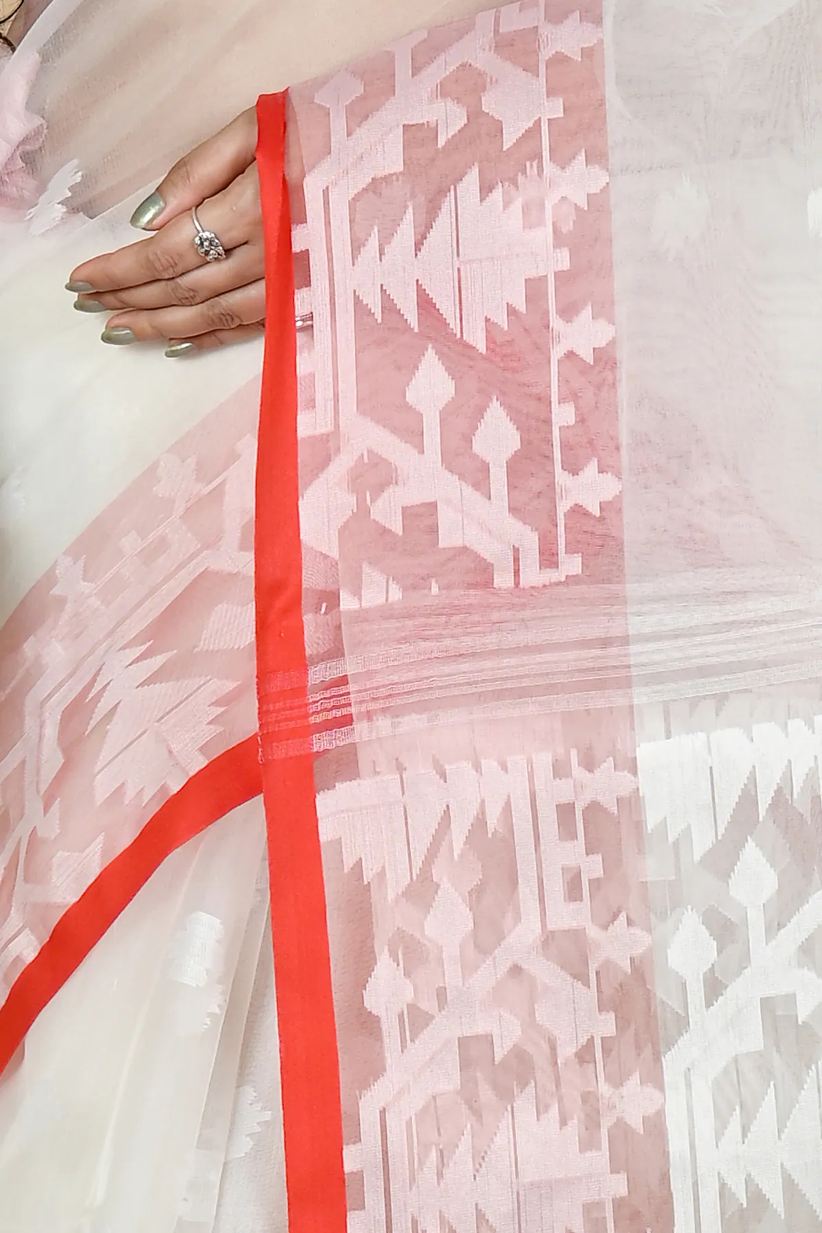 DipDiya Cotton White Monimal Elegance in Every Weave Muslin sarees