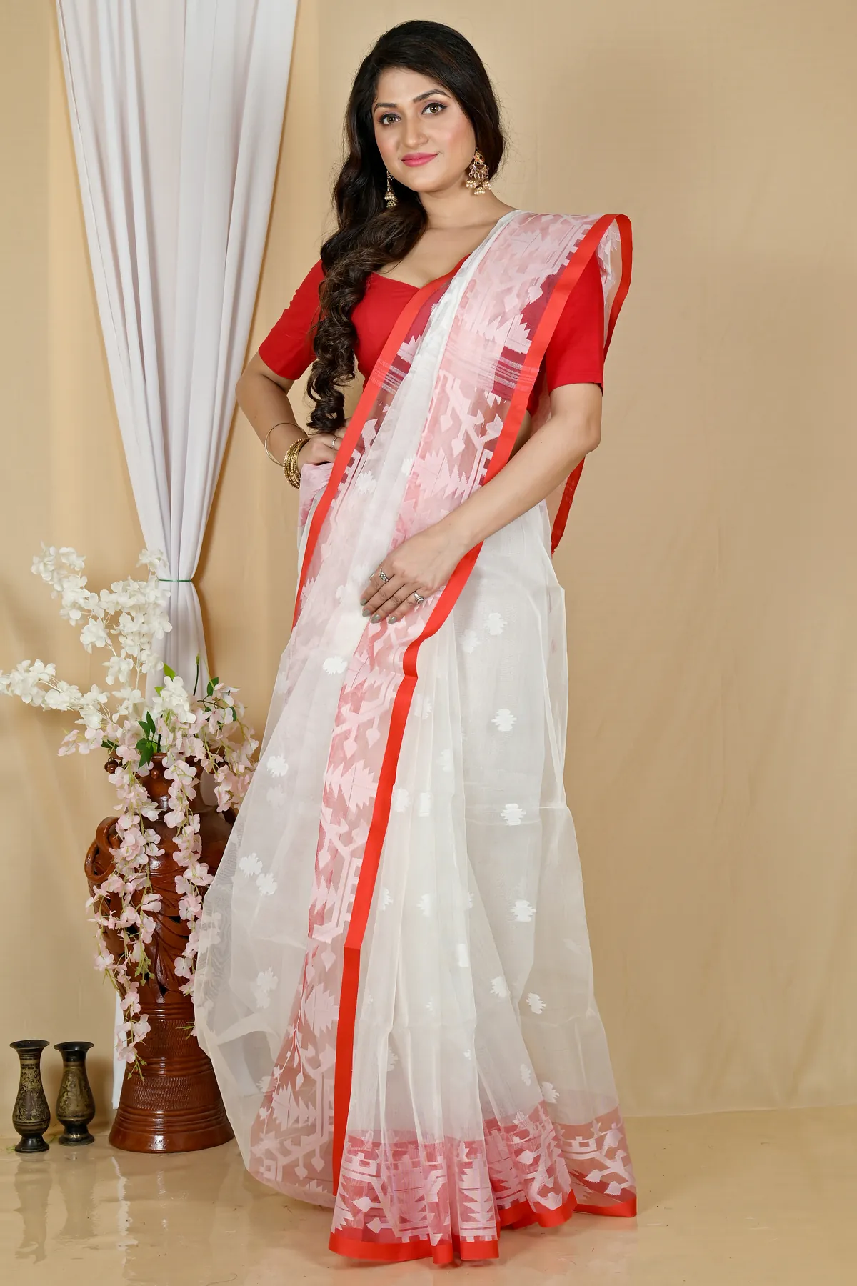 DipDiya Cotton White Monimal Elegance in Every Weave Muslin sarees