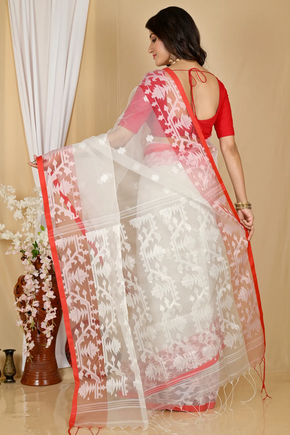 DipDiya Cotton White Monimal Elegance in Every Weave Muslin sarees