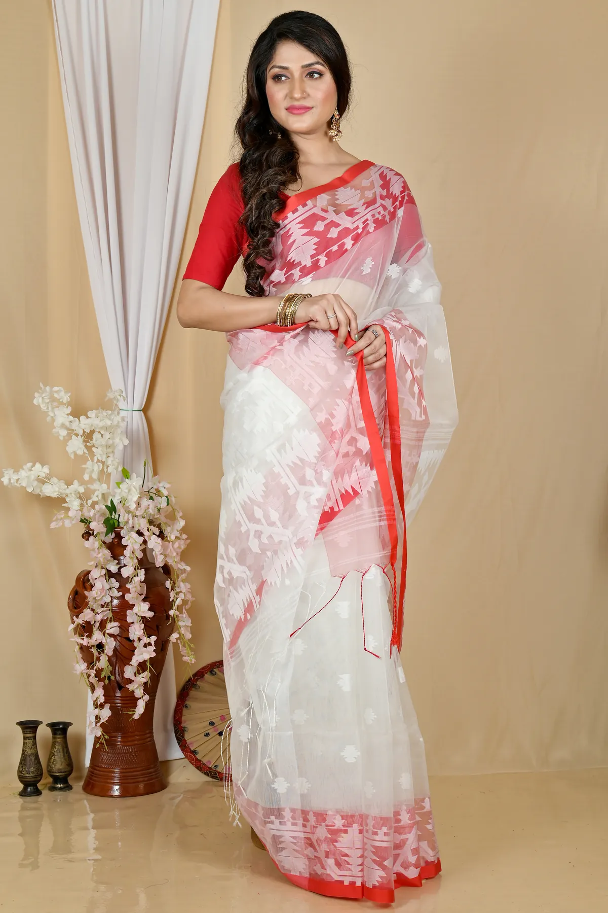 DipDiya Cotton White Monimal Elegance in Every Weave Muslin sarees