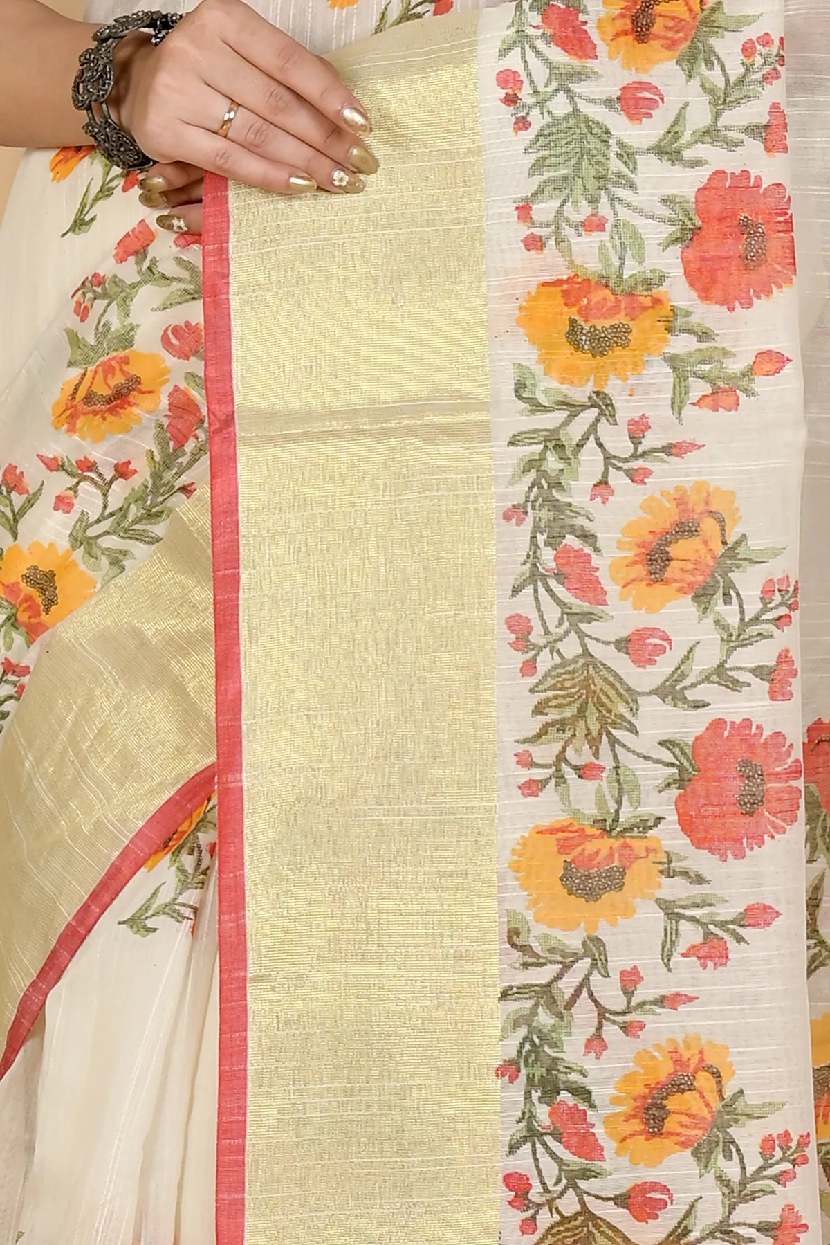 DipDiya Cotton White Narme Masterfully Woven Printed Handloom Sarees