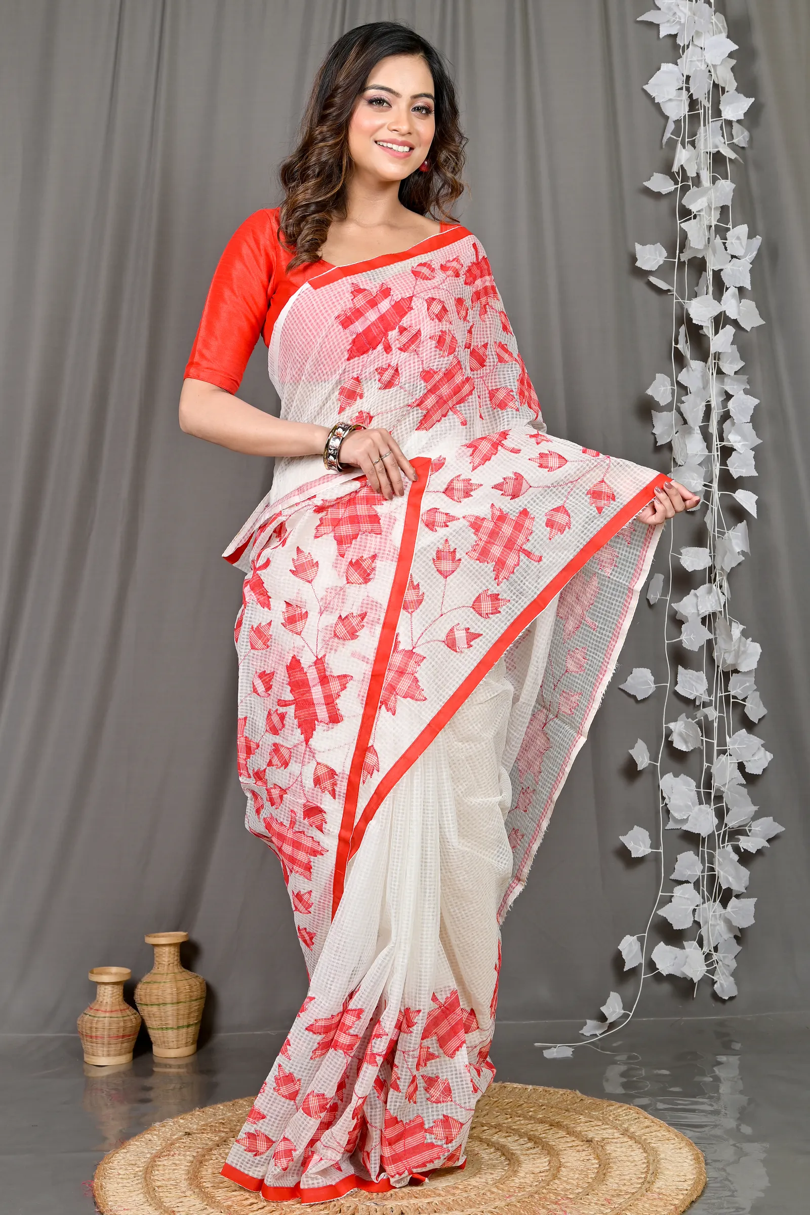 DipDiya Cotton White Red Variti Aplic Heritage You Can Wear Applique Sarees