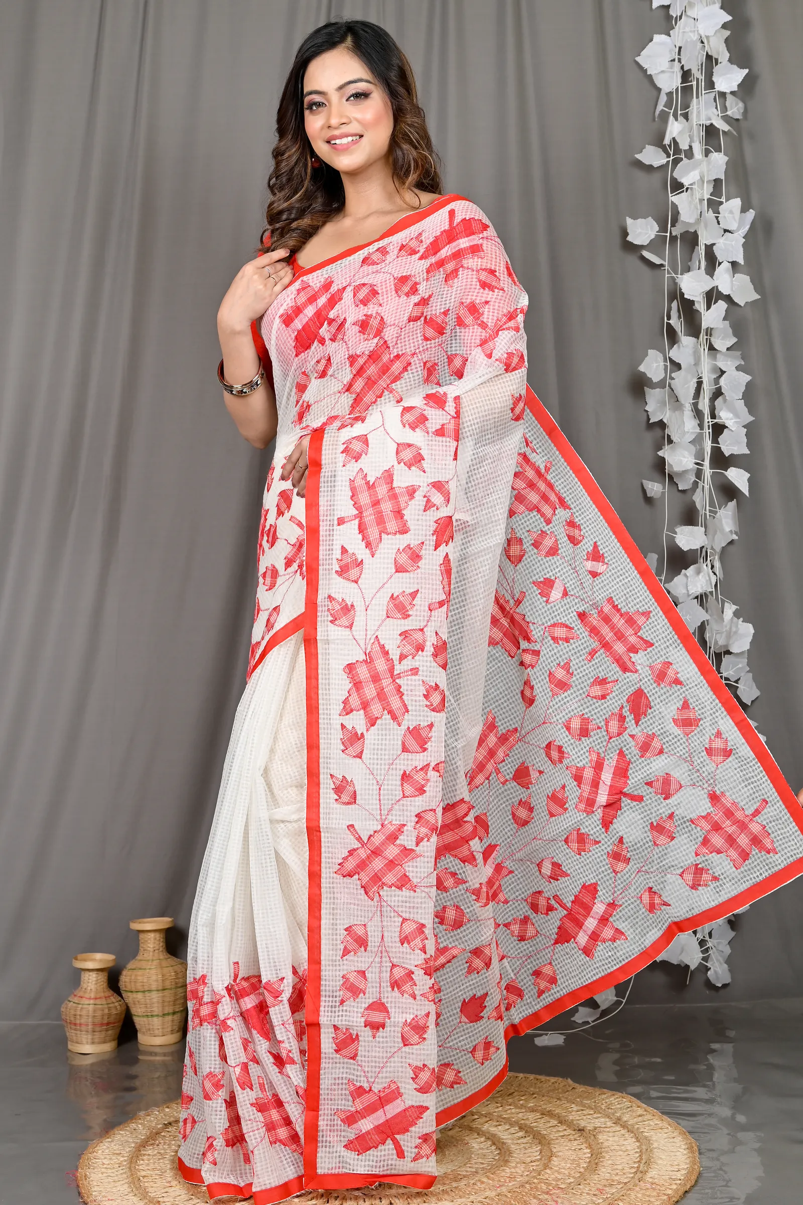 DipDiya Cotton White Red Variti Aplic Heritage You Can Wear Applique Sarees