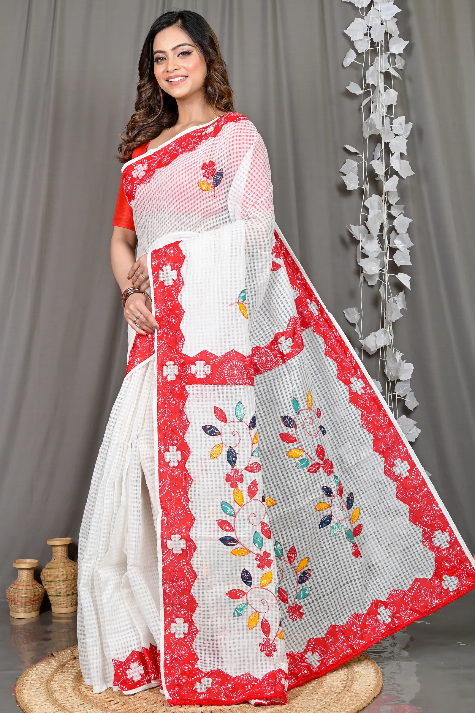 DipDiya Cotton White Red Variti Aplic Masterfully Woven Applique Sarees
