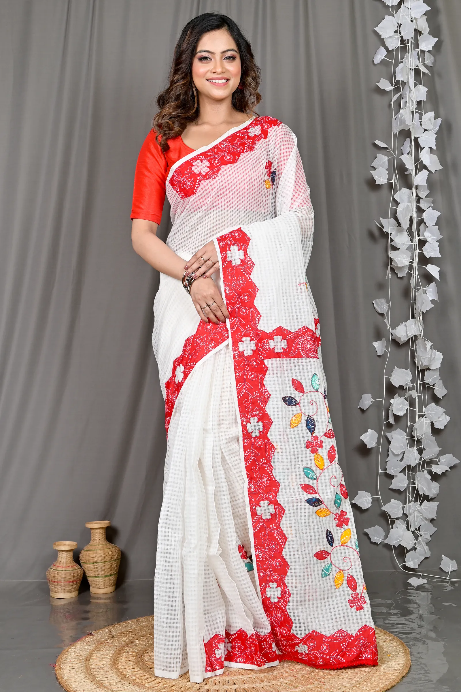 DipDiya Cotton White Red Variti Aplic Masterfully Woven Applique Sarees