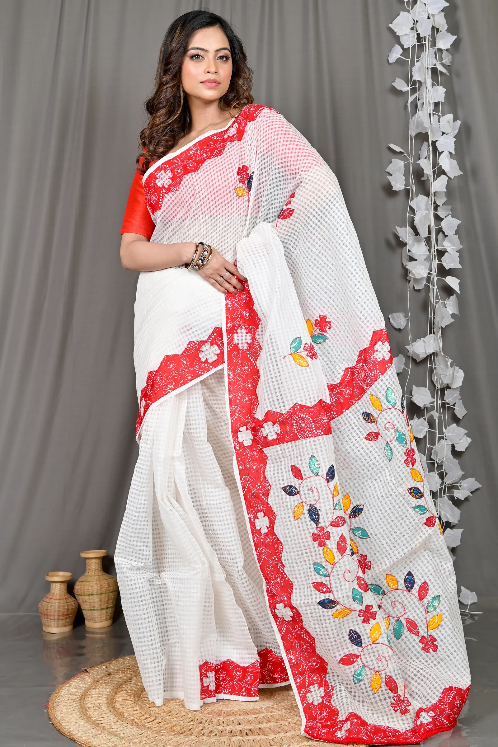 DipDiya Cotton White Red Variti Aplic Masterfully Woven Applique Sarees
