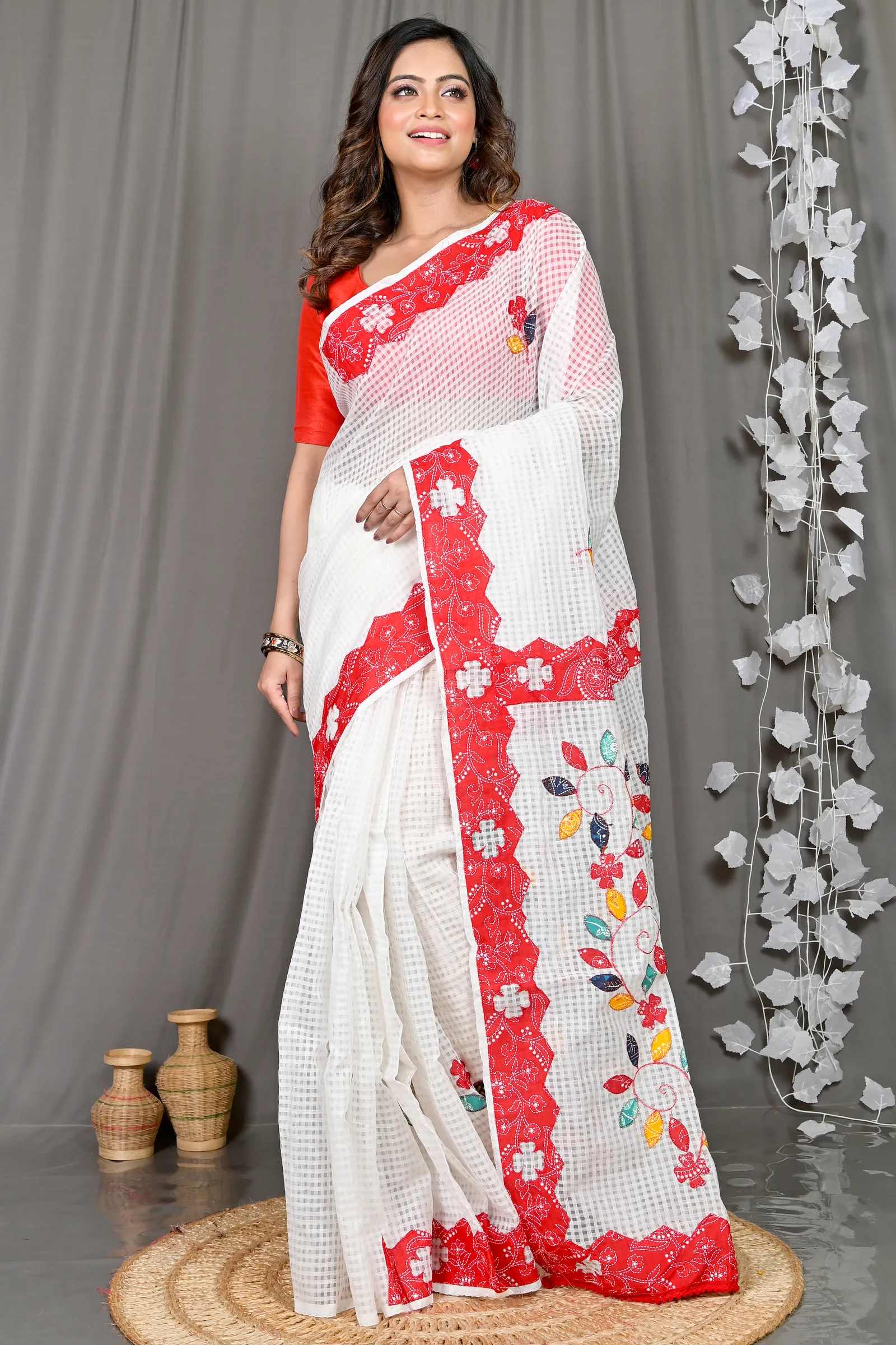 DipDiya Cotton White Red Variti Aplic Masterfully Woven Applique Sarees