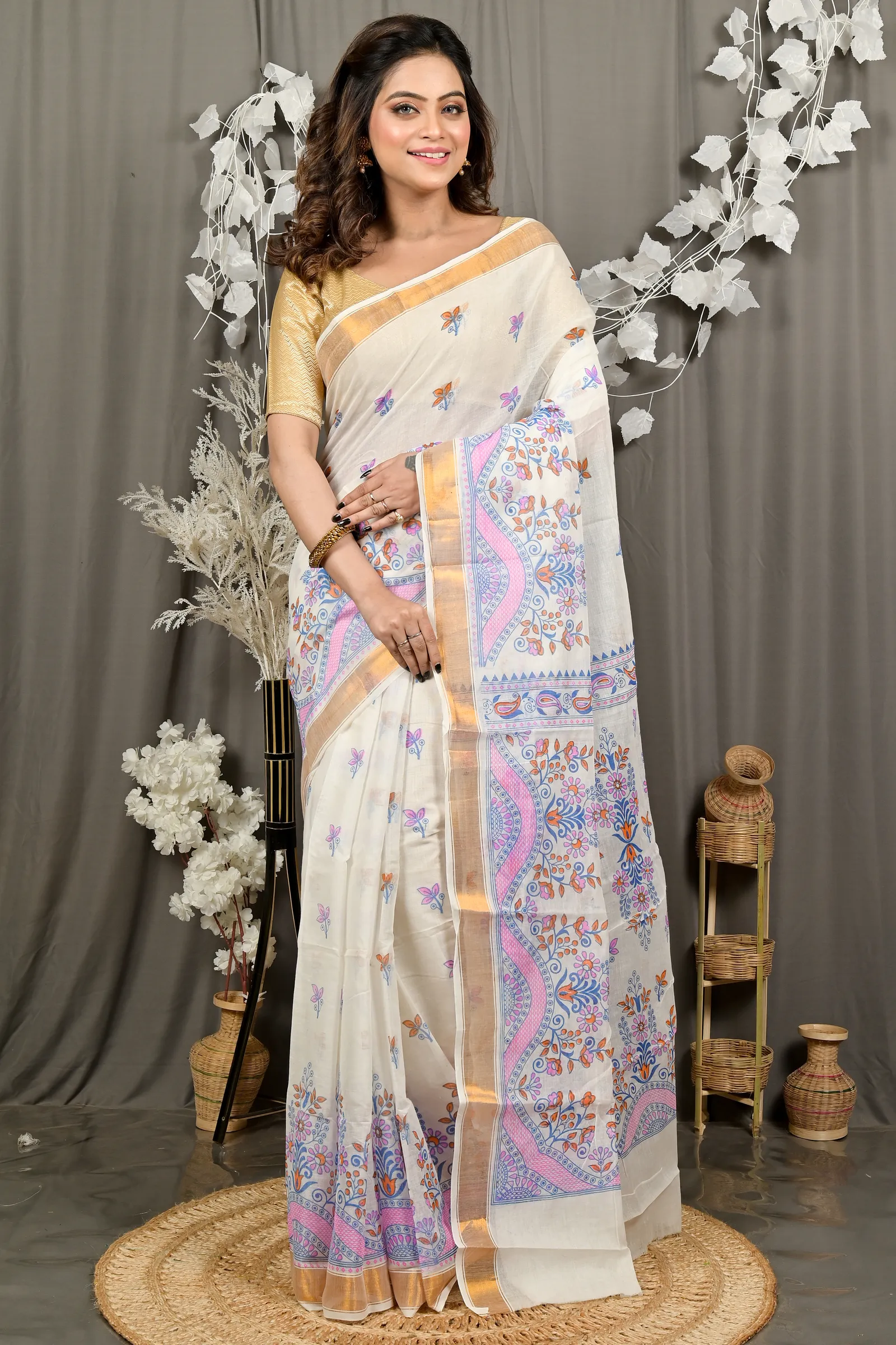 DipDiya Cotton White Red Variti pritat Rooted in Bengal Printed Handloom Sarees