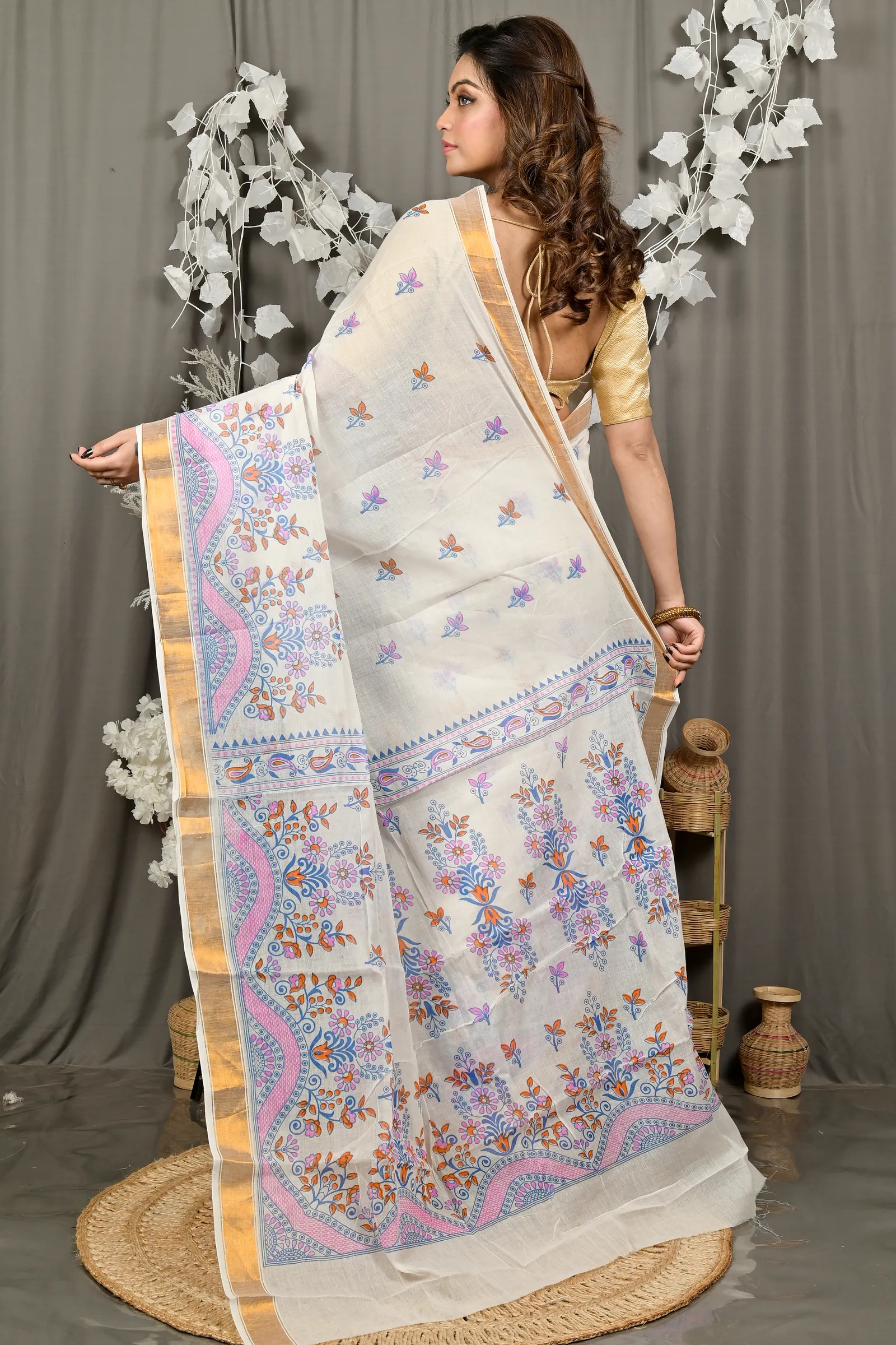 DipDiya Cotton White Red Variti pritat Rooted in Bengal Printed Handloom Sarees
