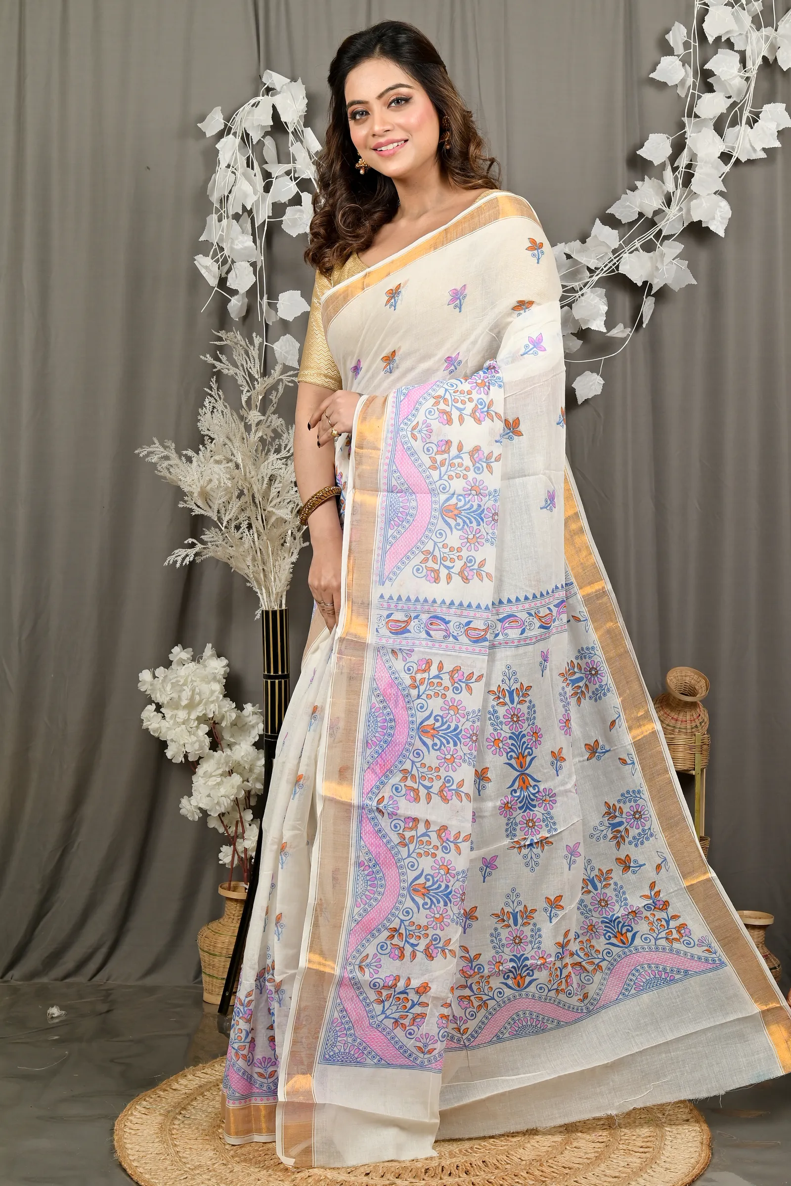 DipDiya Cotton White Red Variti pritat Rooted in Bengal Printed Handloom Sarees