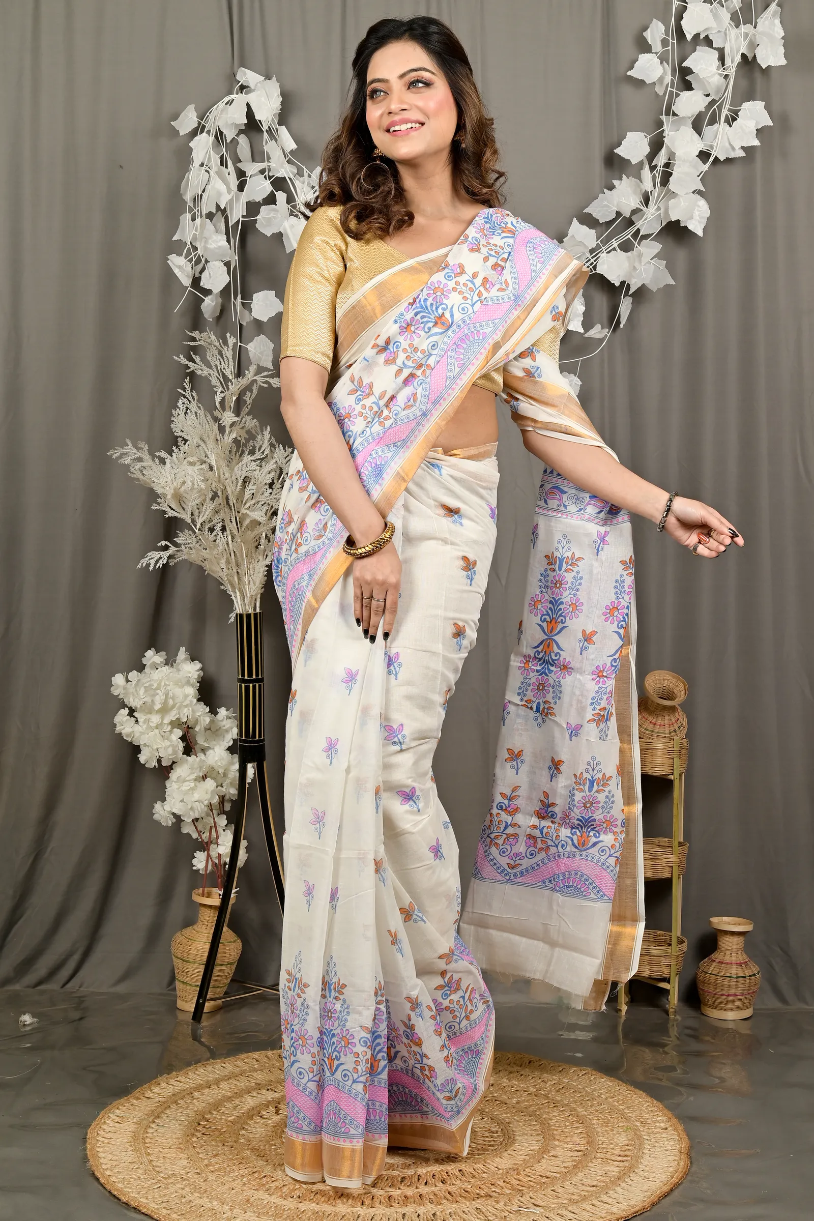 DipDiya Cotton White Red Variti pritat Rooted in Bengal Printed Handloom Sarees