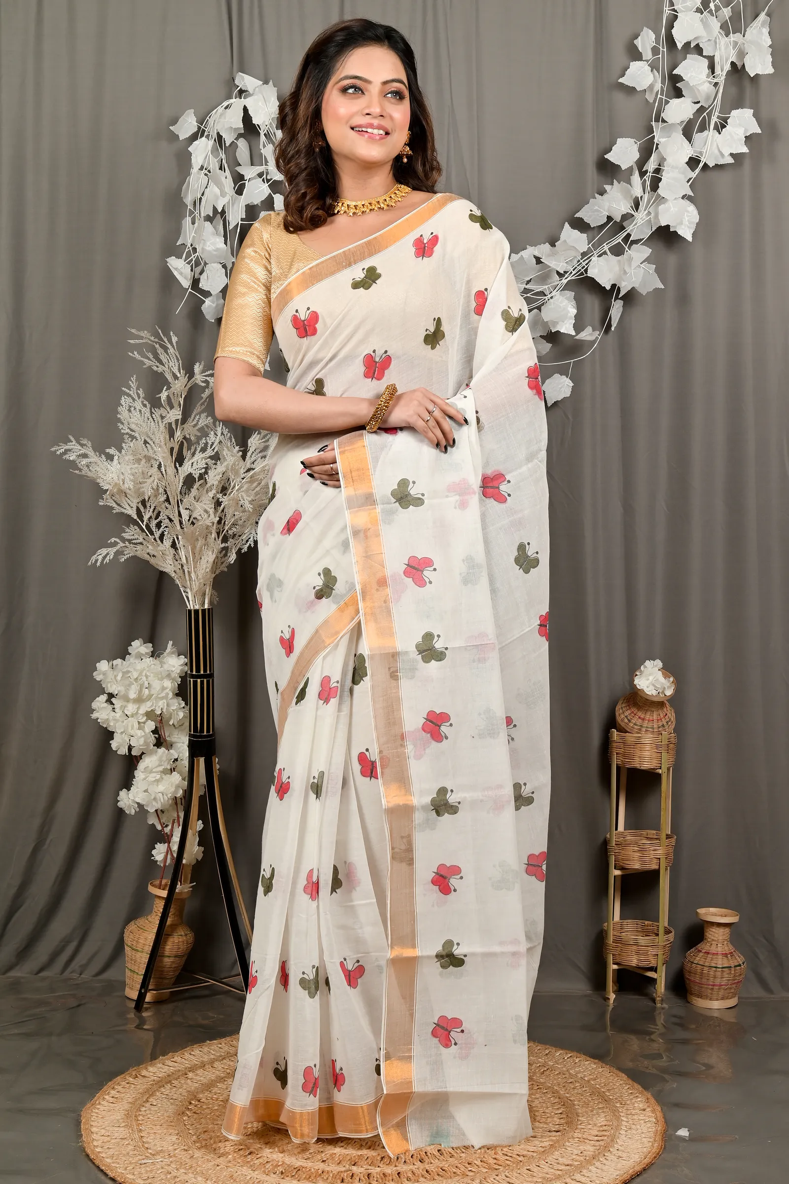 DipDiya Cotton White Variti pritat Stories of Bengal Printed Handloom Sarees