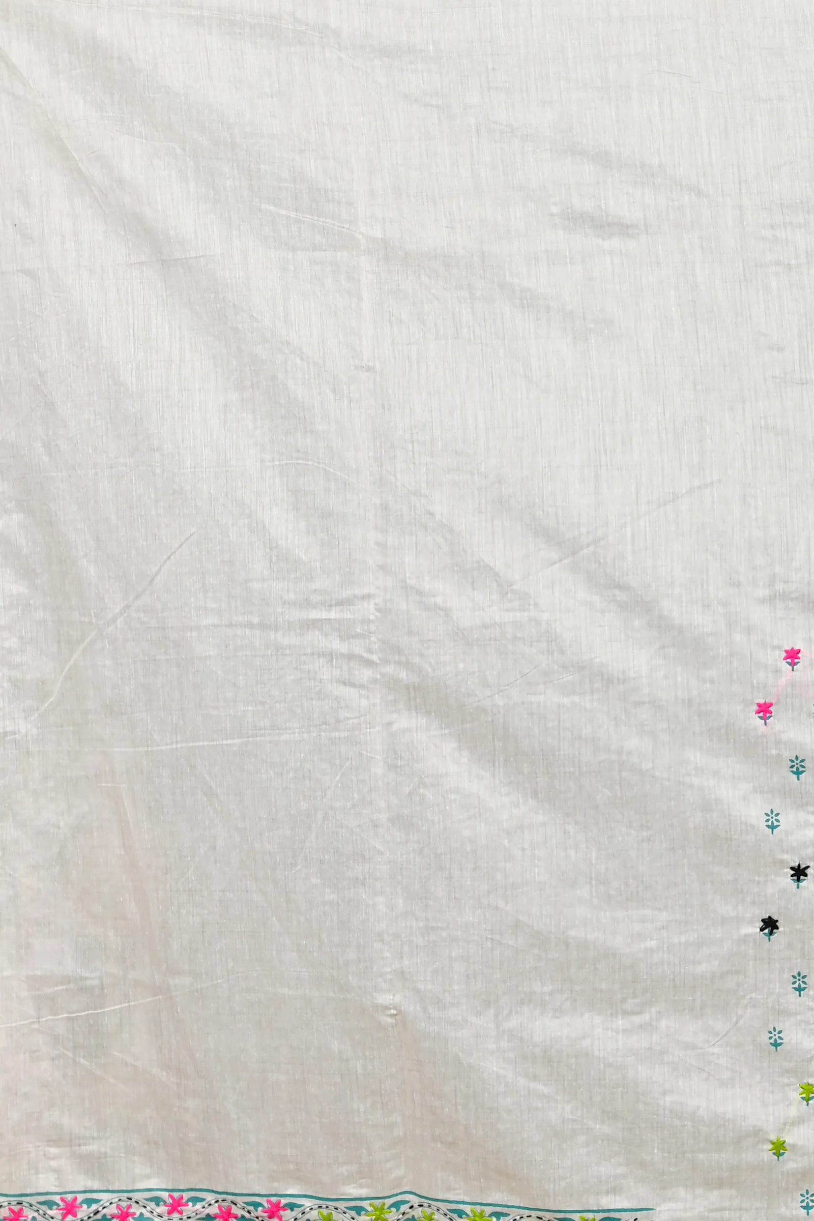 DipDiya Cotton White Varitikath Effortless Tradition Kantha Stitch Sarees