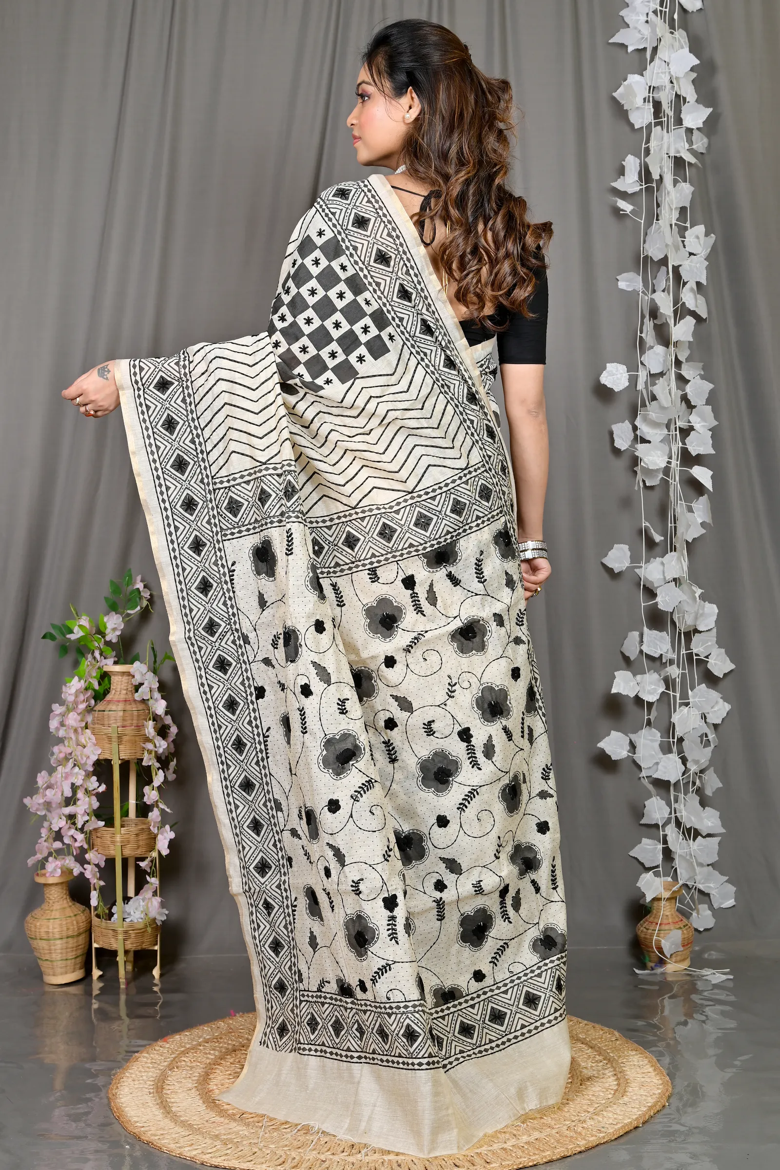 DipDiya Cotton White Varitikath Elegant by Tradition Kantha Stitch Sarees