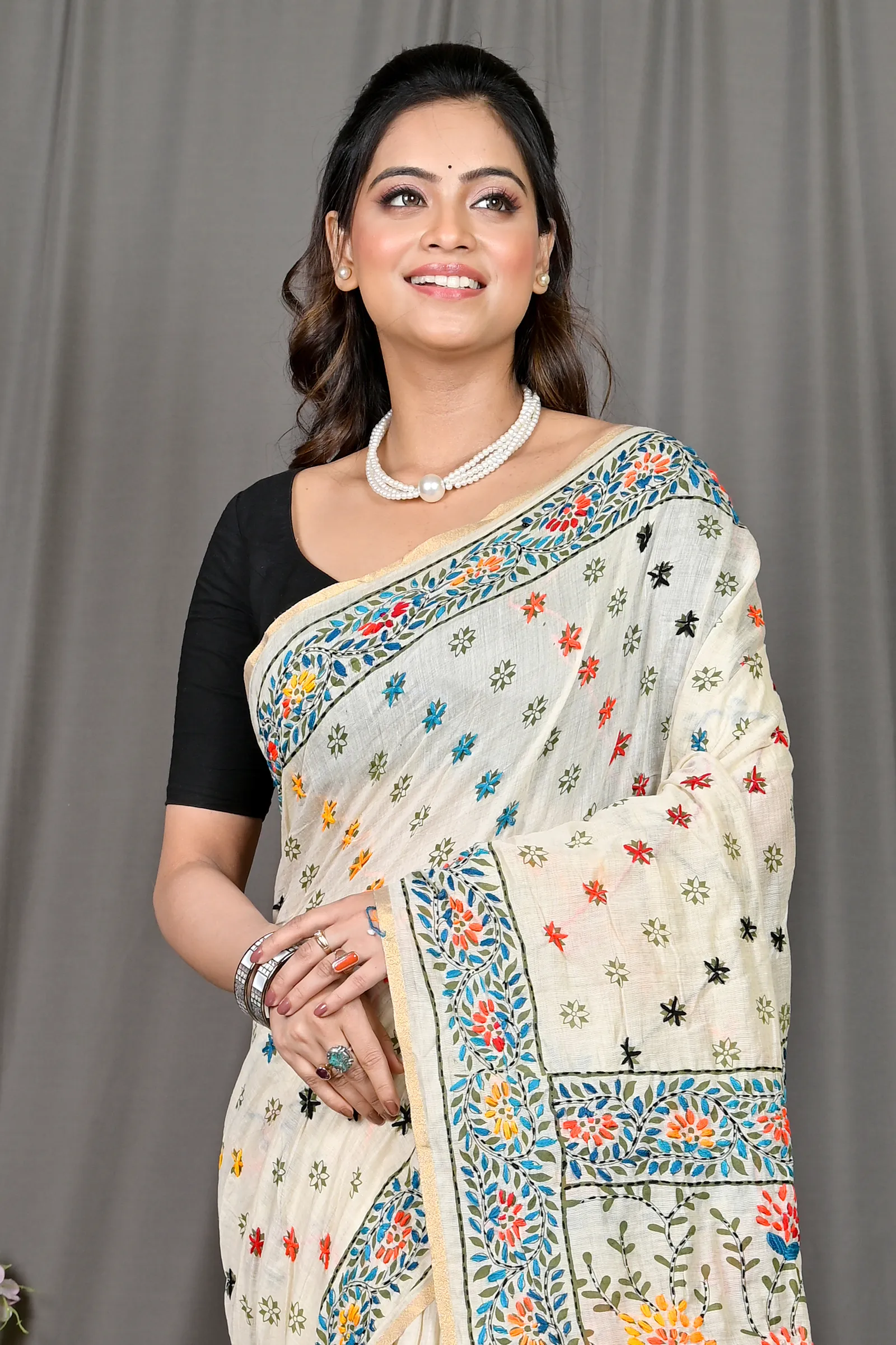 DipDiya Cotton White Varitikath Essence of Bengal Kantha Stitch Sarees