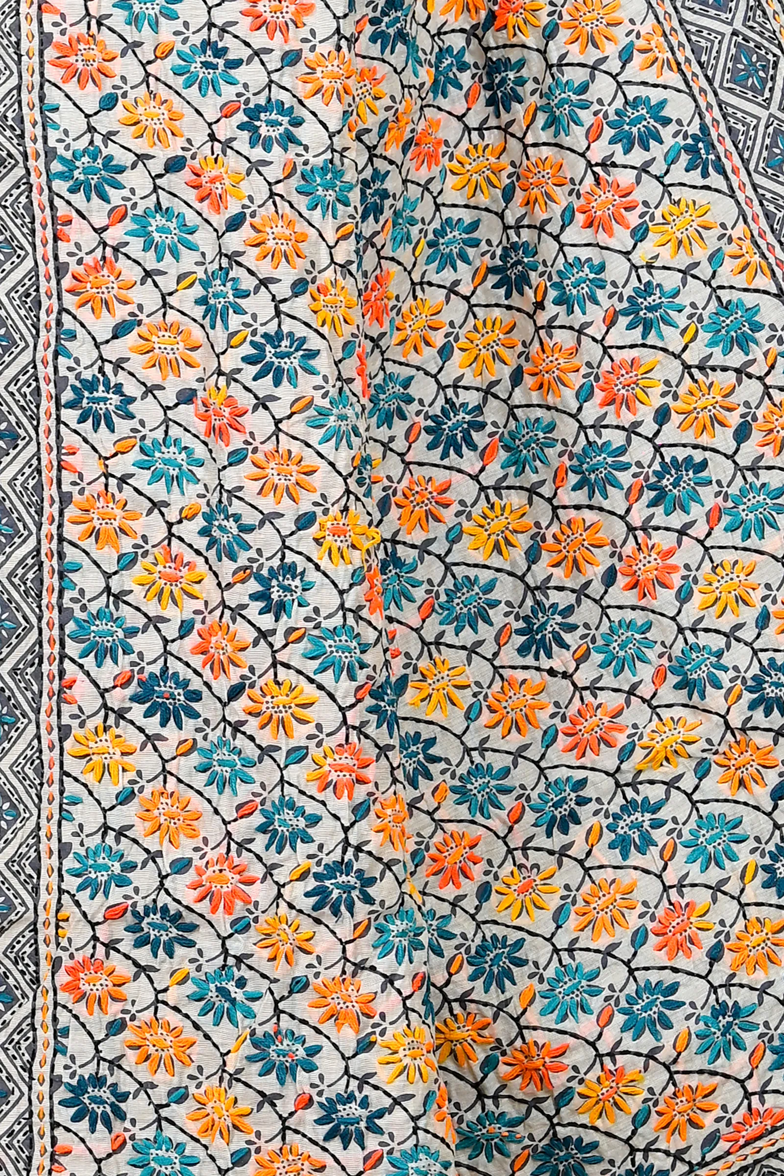 DipDiya Cotton White Varitikath Handcrafted Elegance Kantha Stitch Sarees