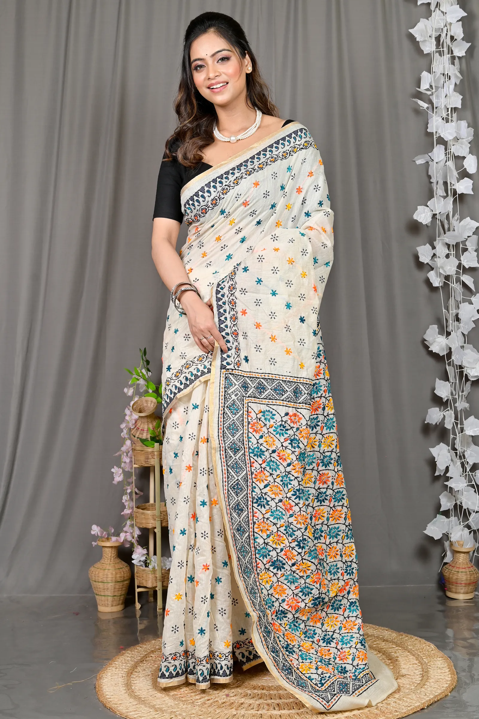 DipDiya Cotton White Varitikath Handcrafted Elegance Kantha Stitch Sarees