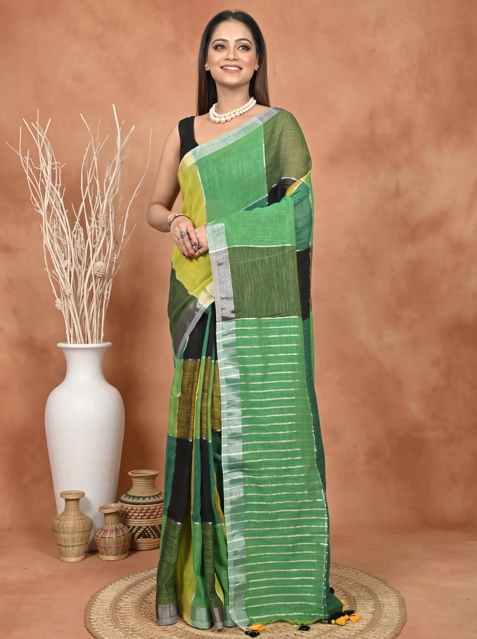 DipDiya Kesh Cotton  Traditional Bengali Green Artisan Crafted Souvon Handloom Saree