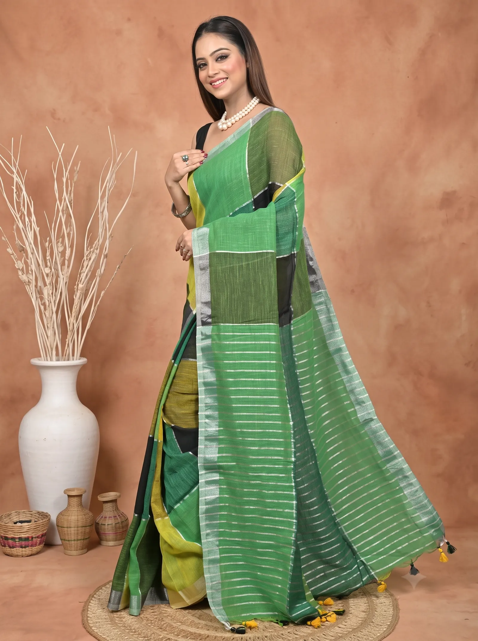 DipDiya Kesh Cotton  Traditional Bengali Green Artisan Crafted Souvon Handloom Saree