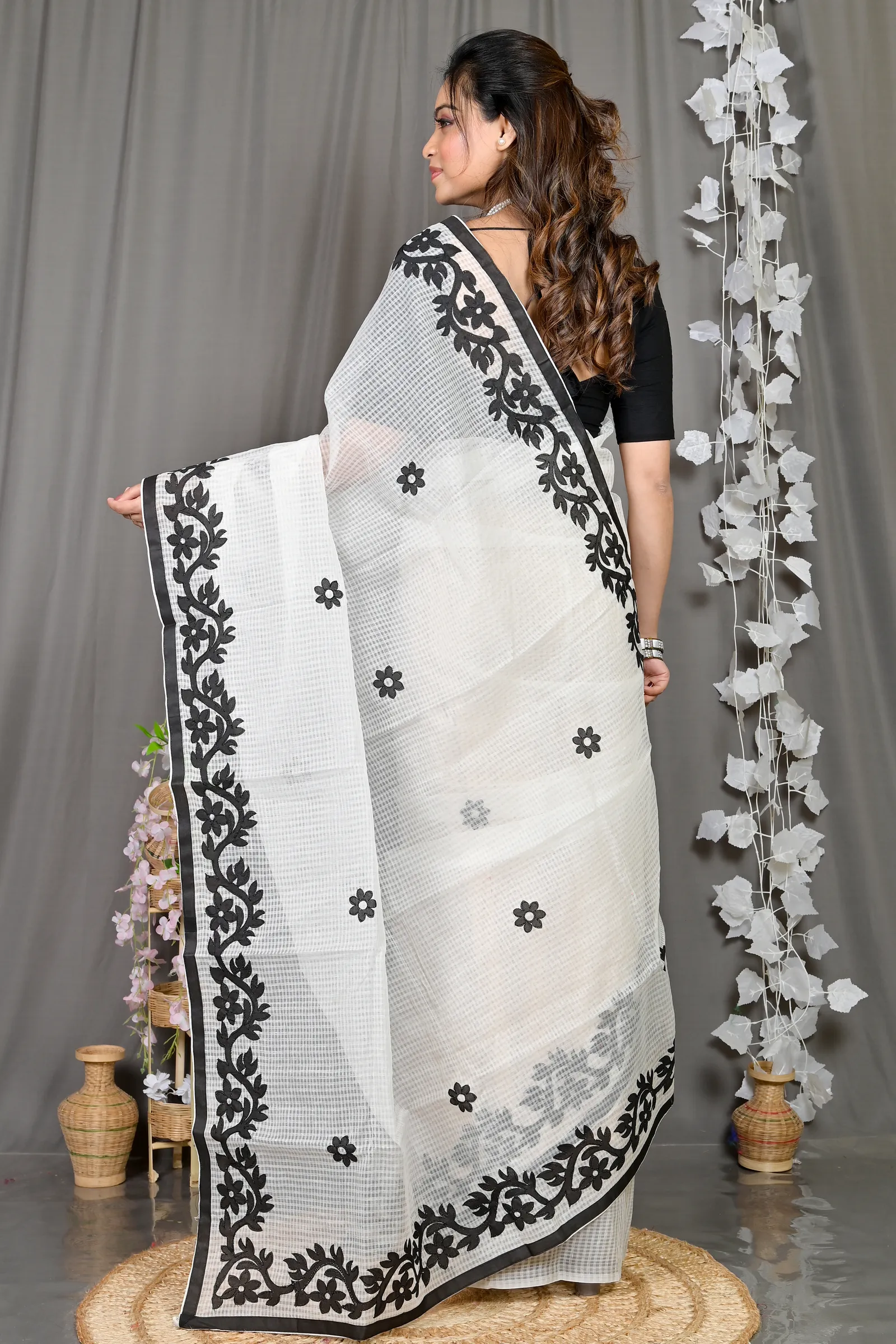 DipDiya Kota Cotton White Parvani Traditional Elegance Kota Applique Sarees