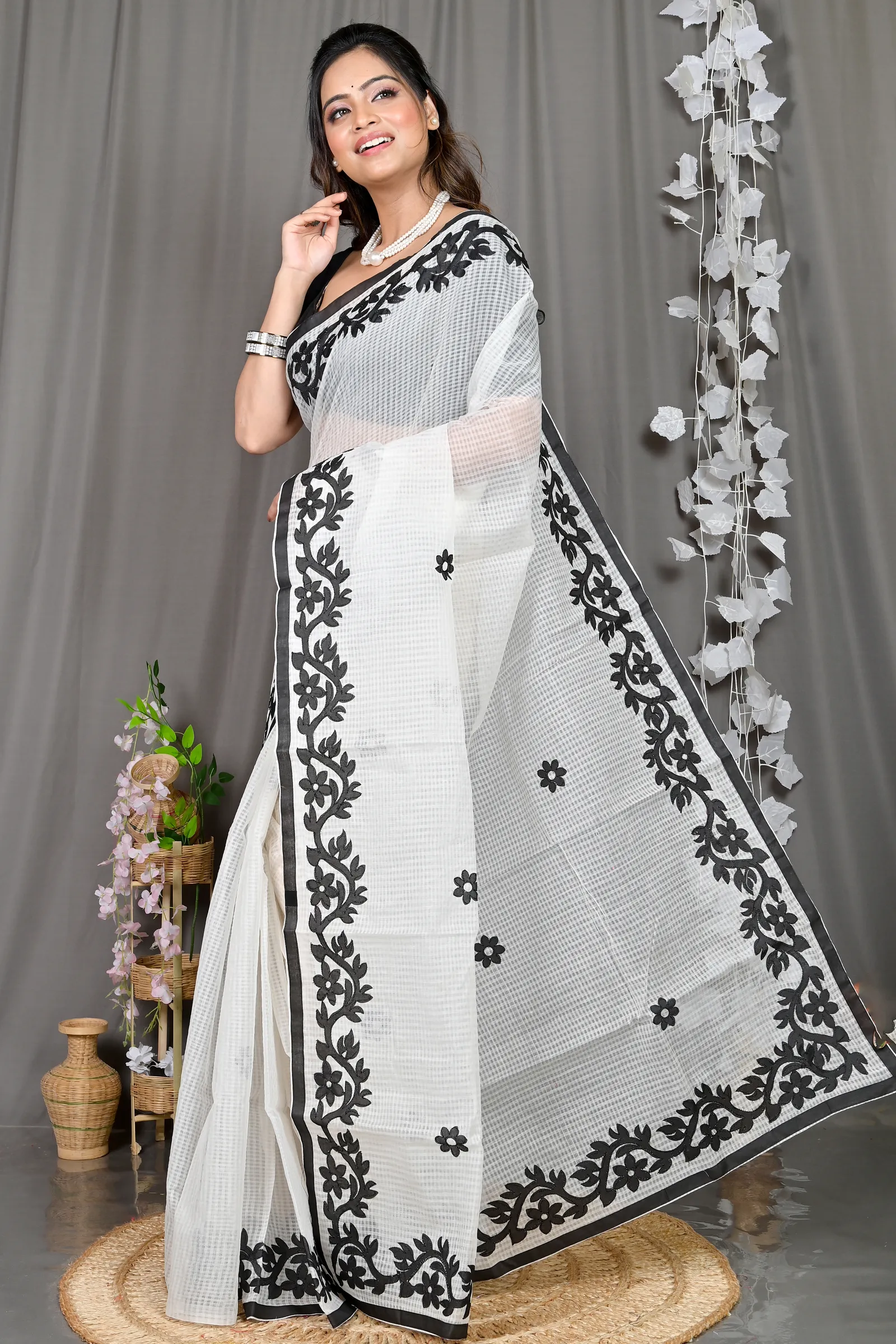 DipDiya Kota Cotton White Parvani Traditional Elegance Kota Applique Sarees