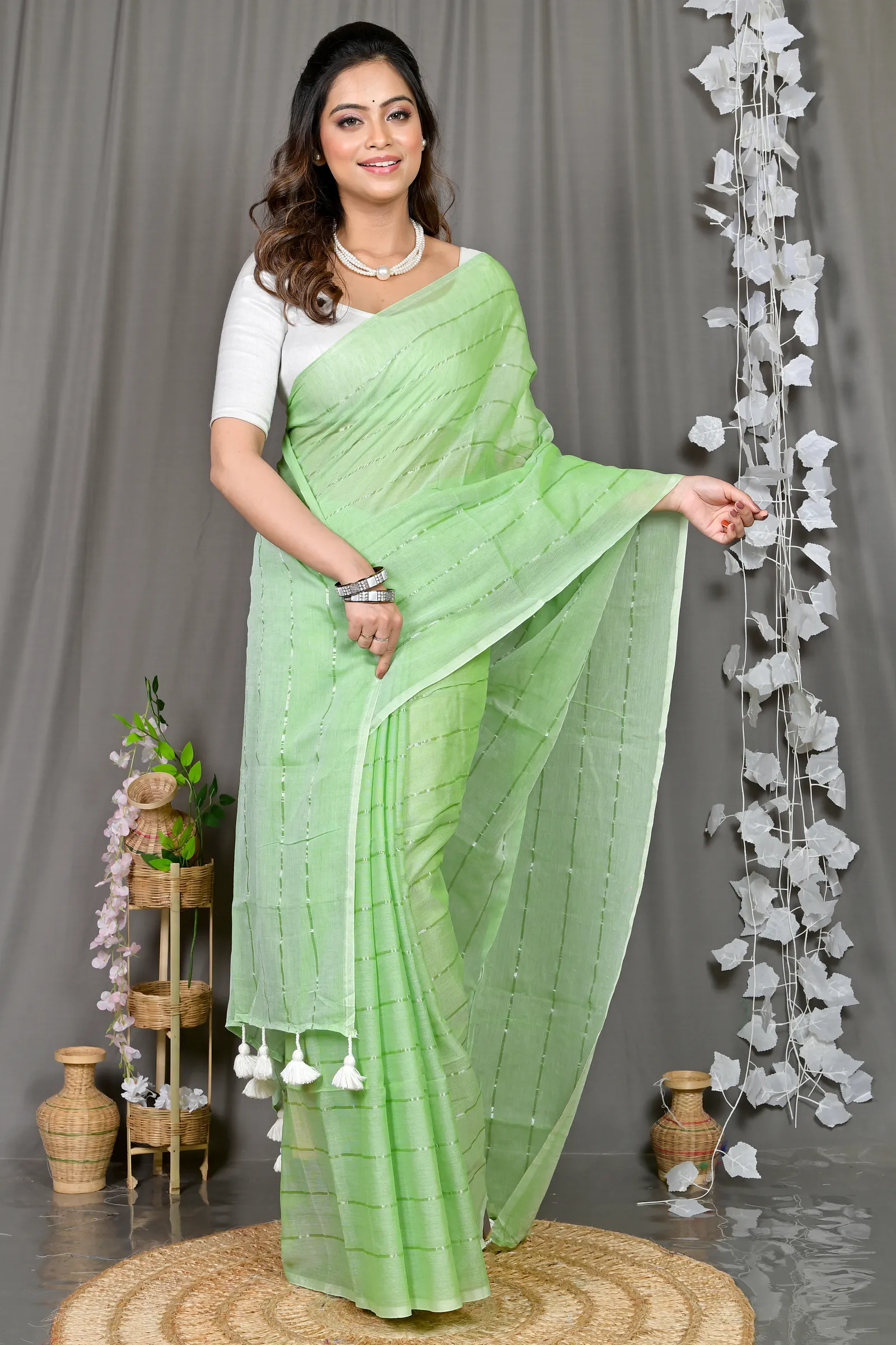 DipDiya Mal Cotton Light Green Pari Handcrafted Elegance Handloom Sarees