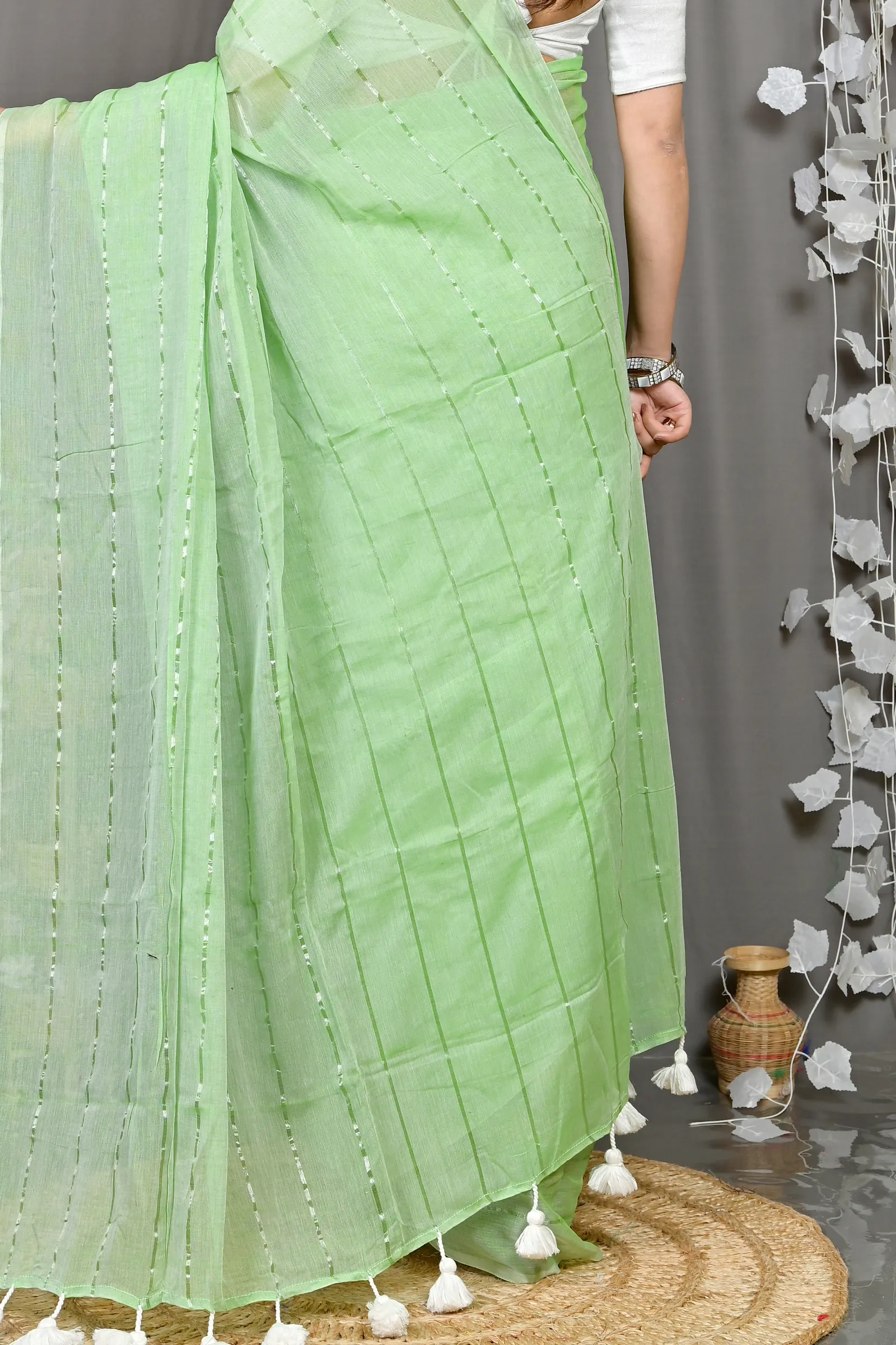 DipDiya Mal Cotton Light Green Pari Handcrafted Elegance Handloom Sarees