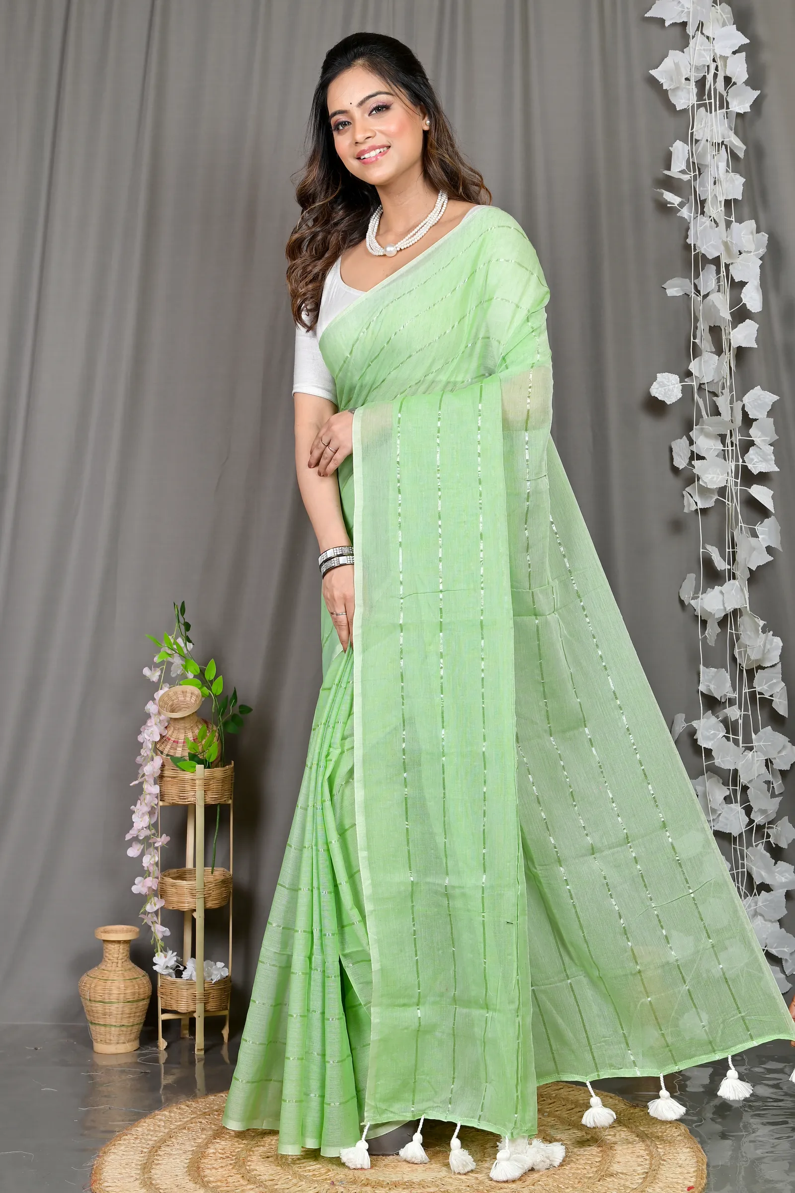 DipDiya Mal Cotton Light Green Pari Handcrafted Elegance Handloom Sarees
