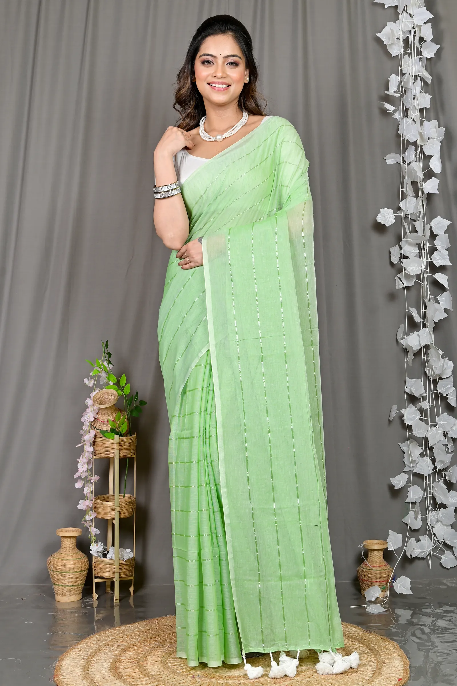 DipDiya Mal Cotton Light Green Pari Handcrafted Elegance Handloom Sarees