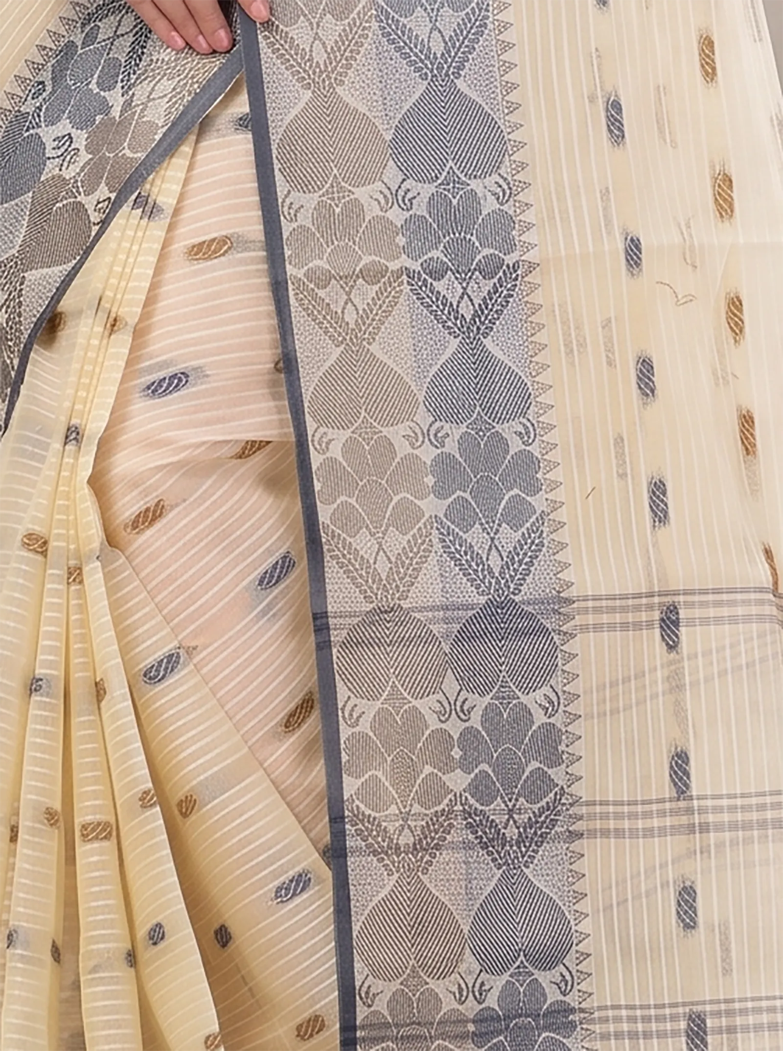 DipDiya Pure Cotton  Artisan Crafted Black Brown Traditional Bengali Aged Women Tant Saree