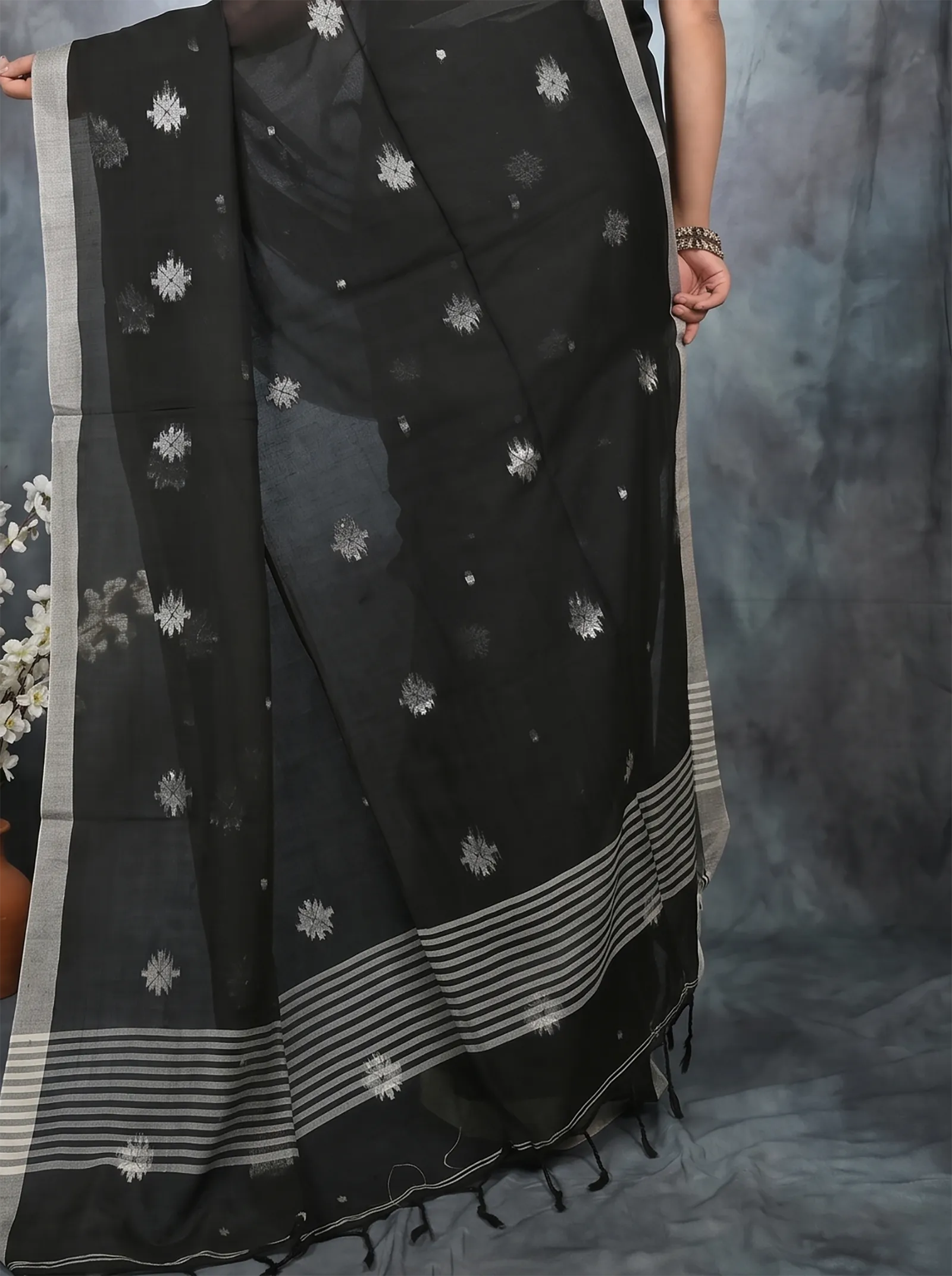 DipDiya Pure Cotton  Artisan Crafted Black Traditional Bengali Achbu Handloom Saree