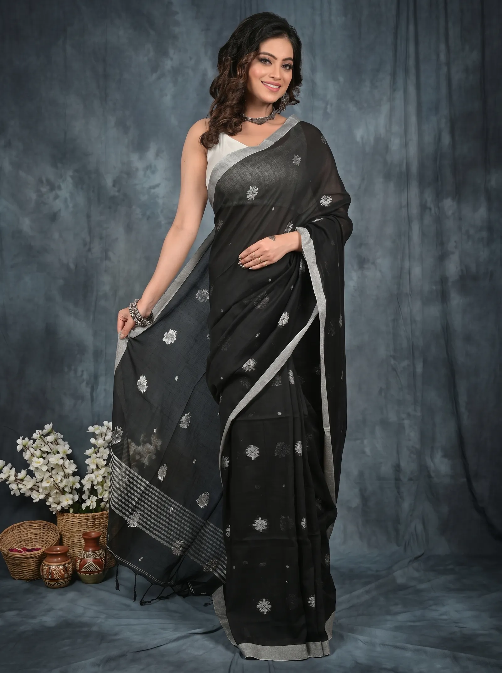 DipDiya Pure Cotton  Artisan Crafted Black Traditional Bengali Achbu Handloom Saree