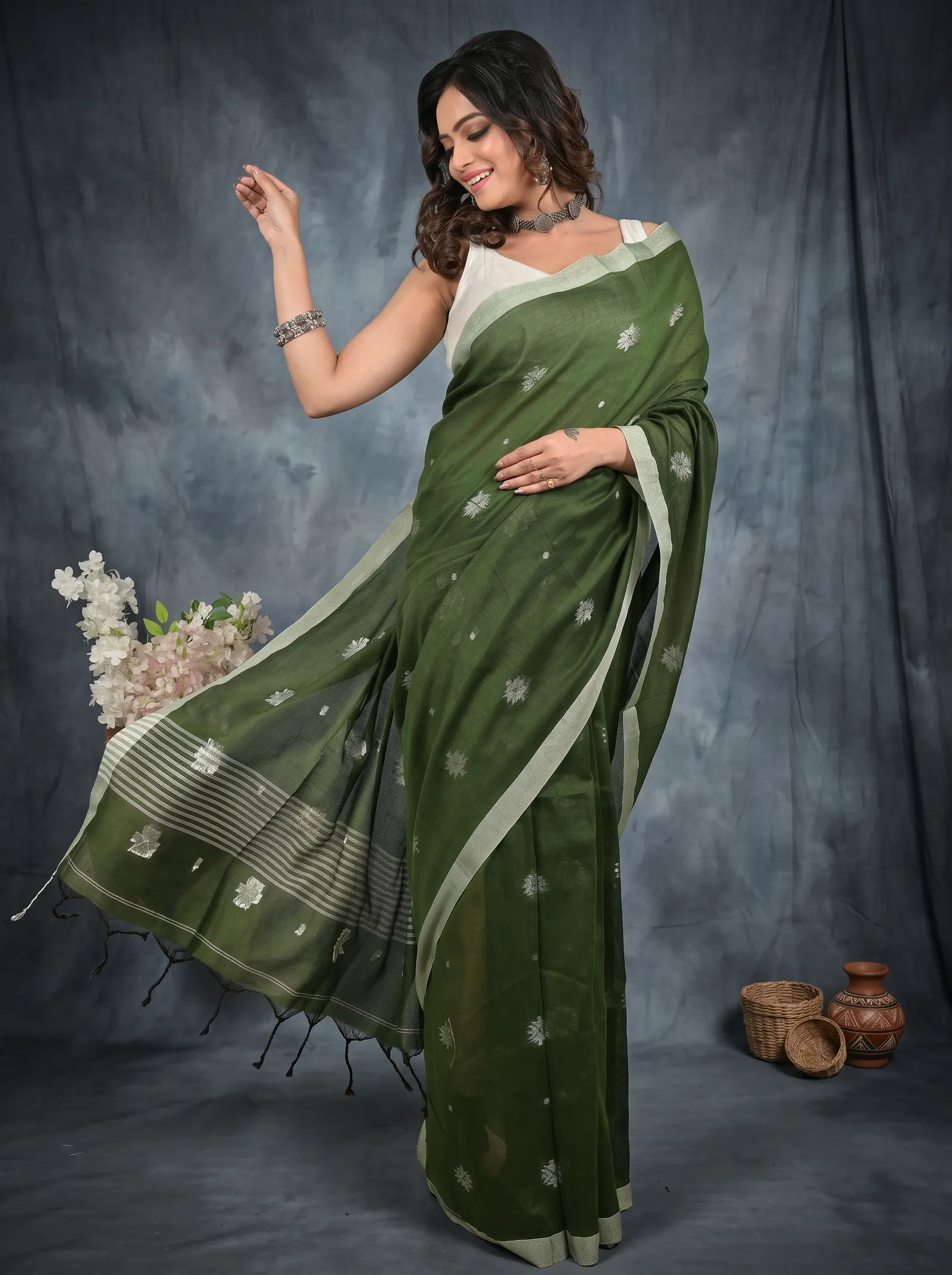 DipDiya Pure Cotton  Artisan Crafted Dark Green Traditional Bengali Achbu Handloom Saree