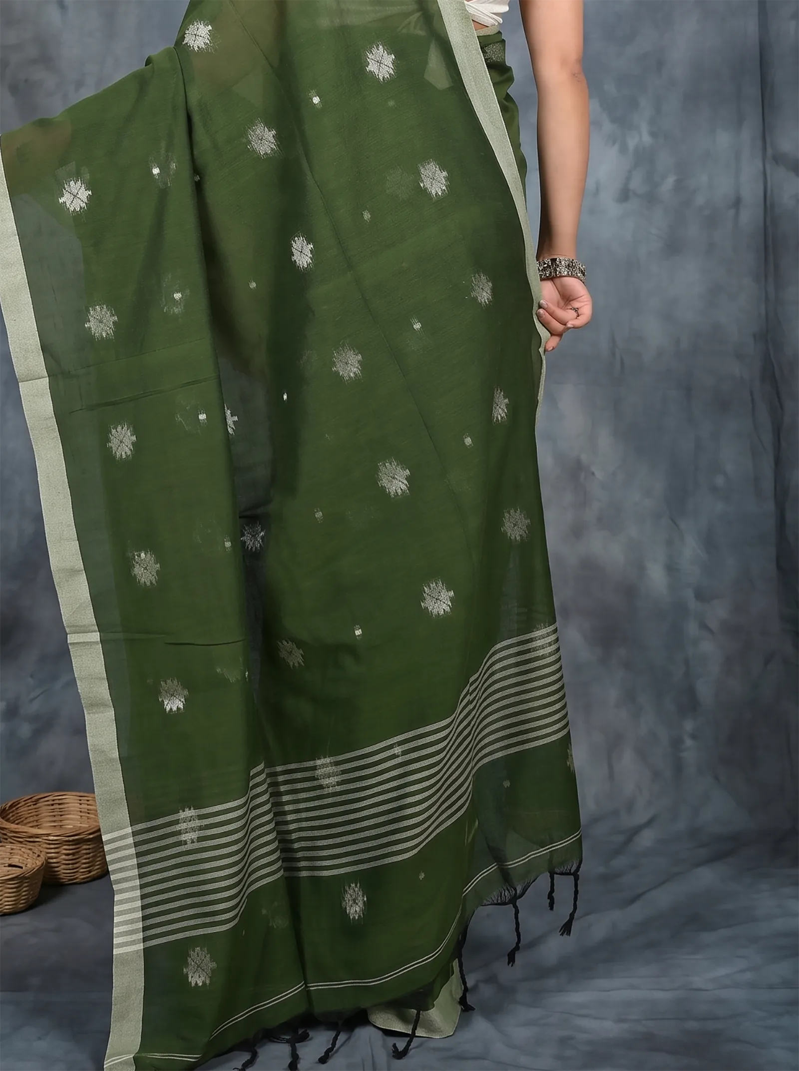DipDiya Pure Cotton  Artisan Crafted Dark Green Traditional Bengali Achbu Handloom Saree