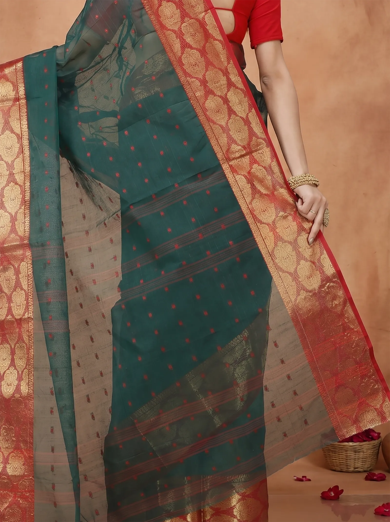 DipDiya Pure Cotton  Artisan Crafted Dark Green Traditional Bengali Asmani Tant Saree