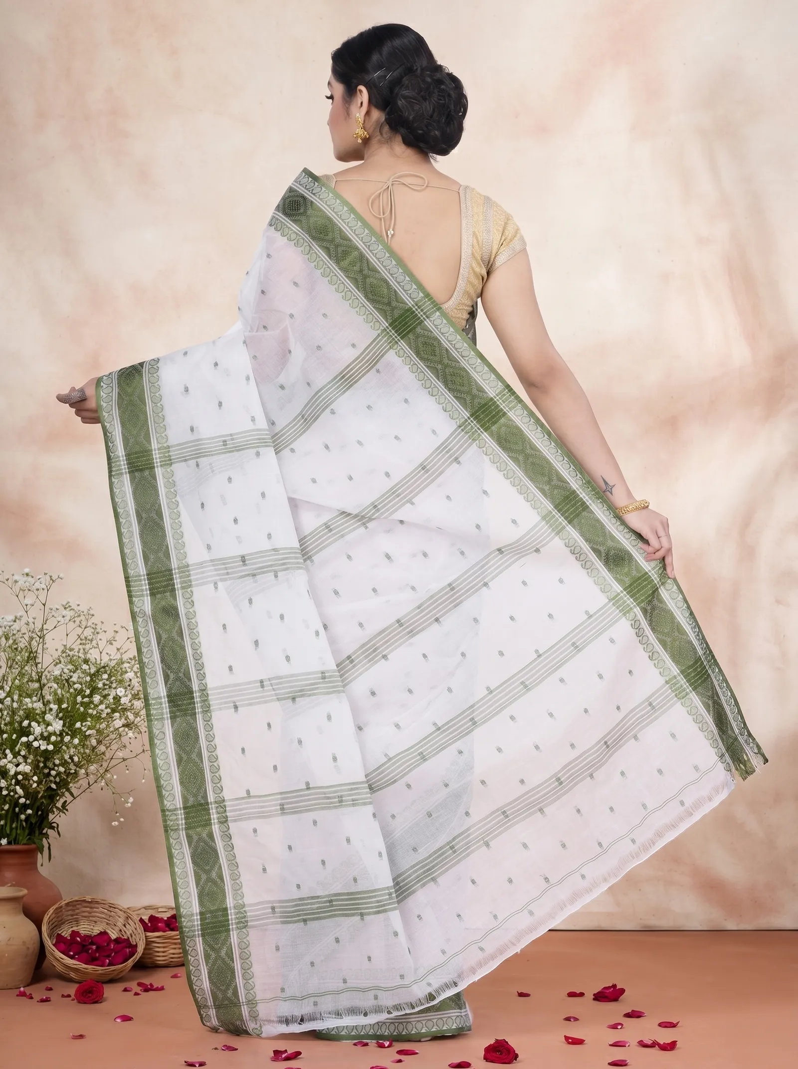 DipDiya Pure Cotton  Artisan Crafted Green Traditional Bengali Boysko Tant Saree
