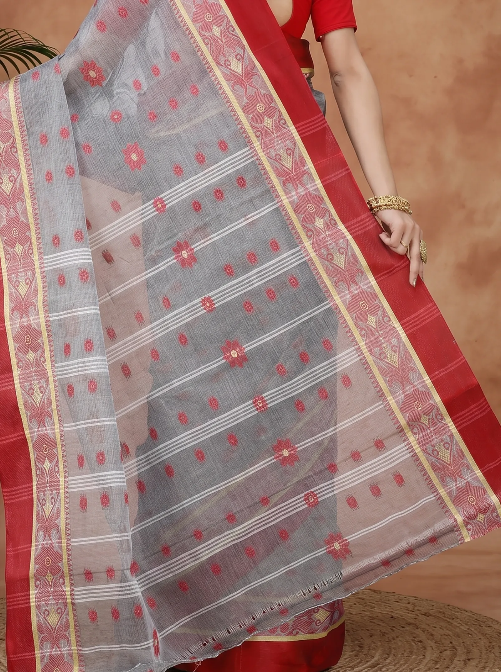 DipDiya Pure Cotton  Artisan Crafted Grey Traditional Bengali BolLata Tant Tant Saree