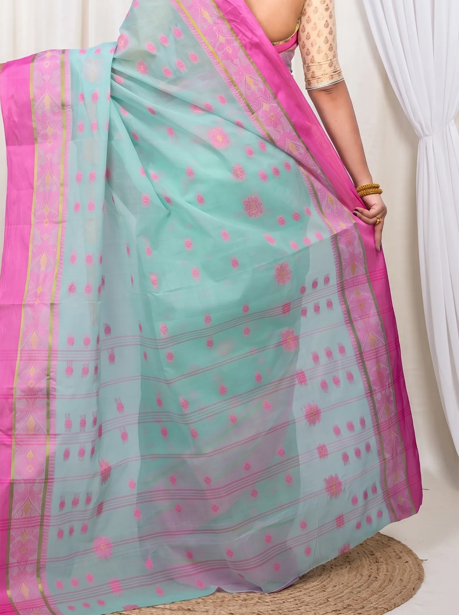DipDiya Pure Cotton  Artisan Crafted Lime Green Traditional Bengali BolLata Tant Tant Saree
