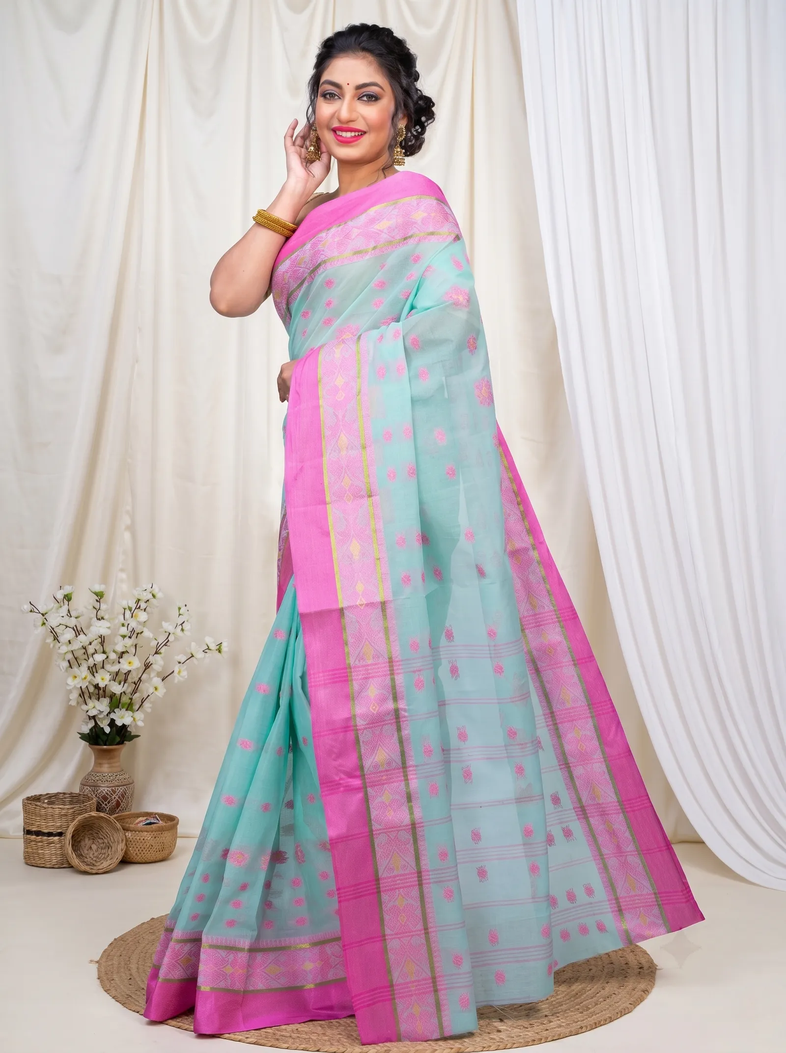 DipDiya Pure Cotton  Artisan Crafted Lime Green Traditional Bengali BolLata Tant Tant Saree