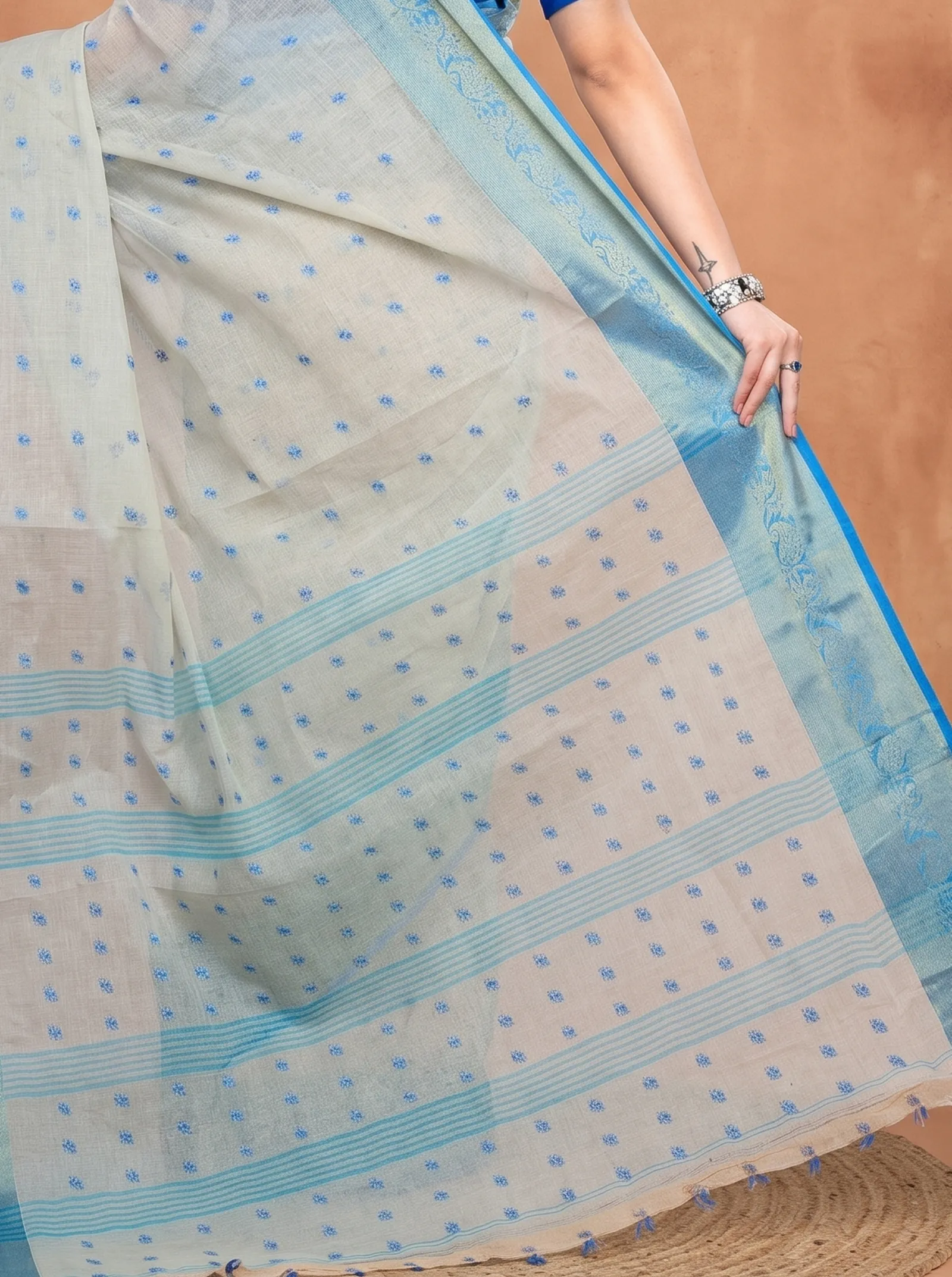 DipDiya Pure Cotton  Artisan Crafted Off-White Traditional Bengali Churi Par Tant Saree