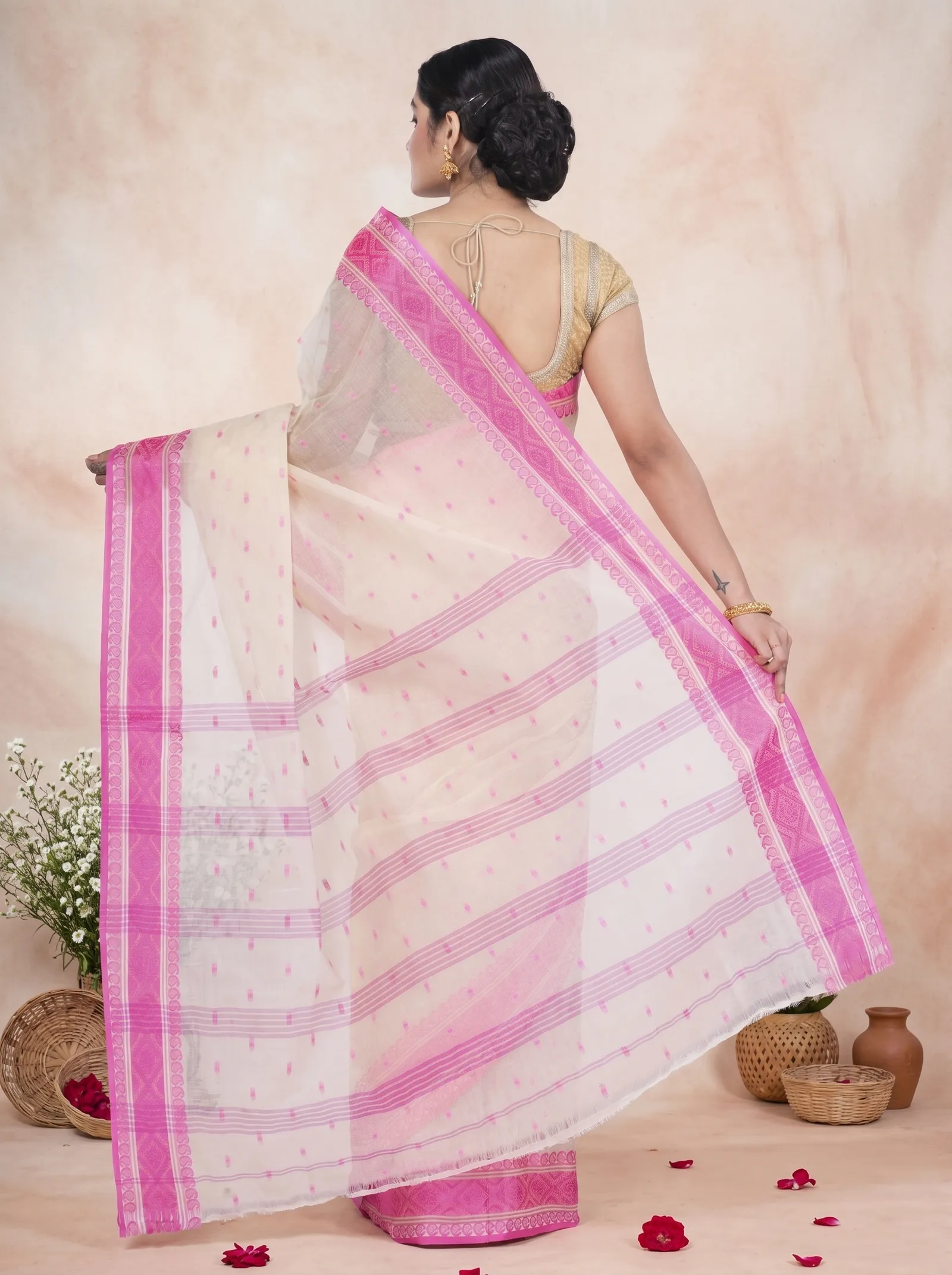 DipDiya Pure Cotton  Artisan Crafted Pink Traditional Bengali Boysko Tant Saree