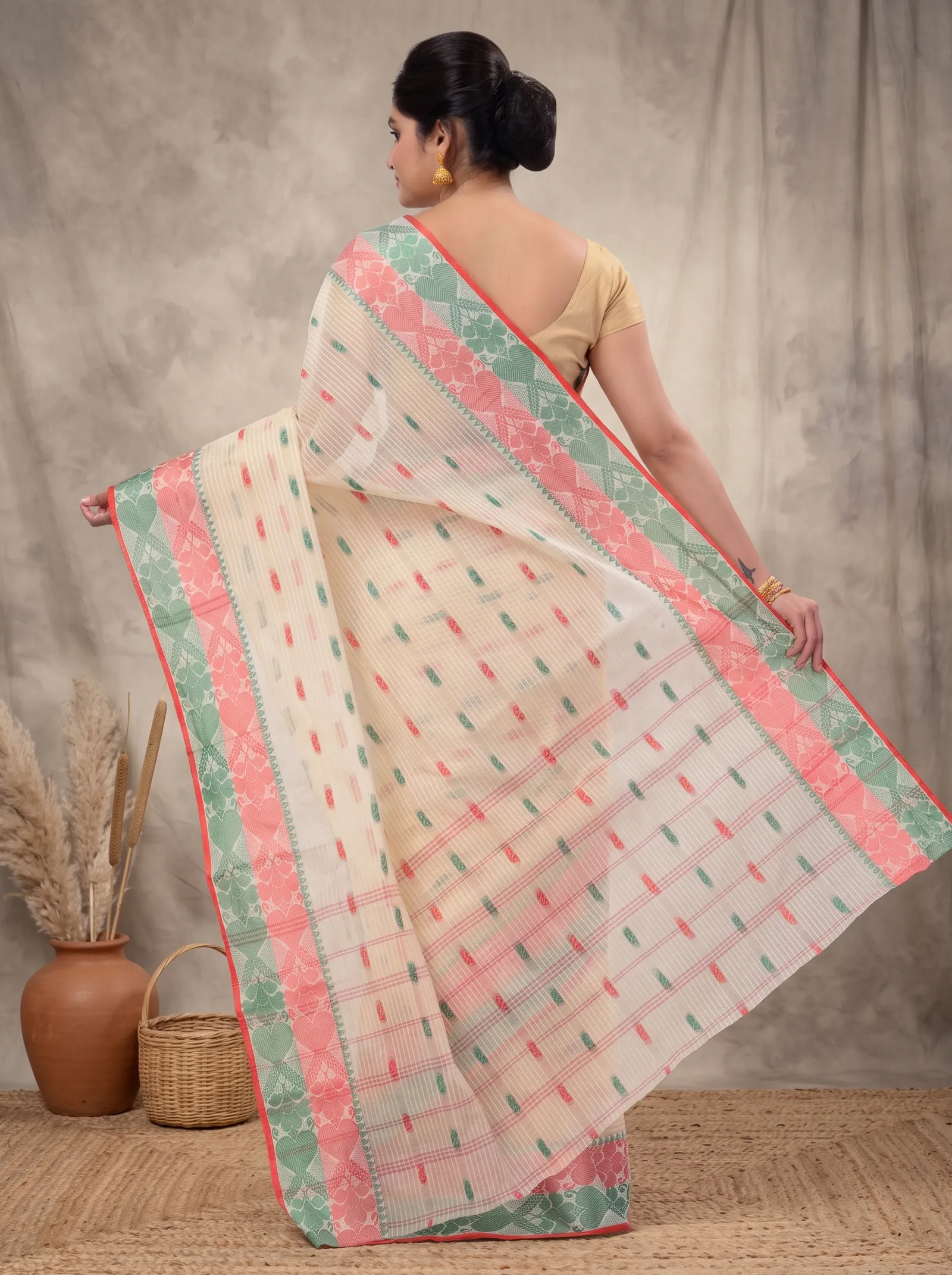 DipDiya Pure Cotton  Artisan Crafted Red Green Traditional Bengali Aged Women Tant Saree