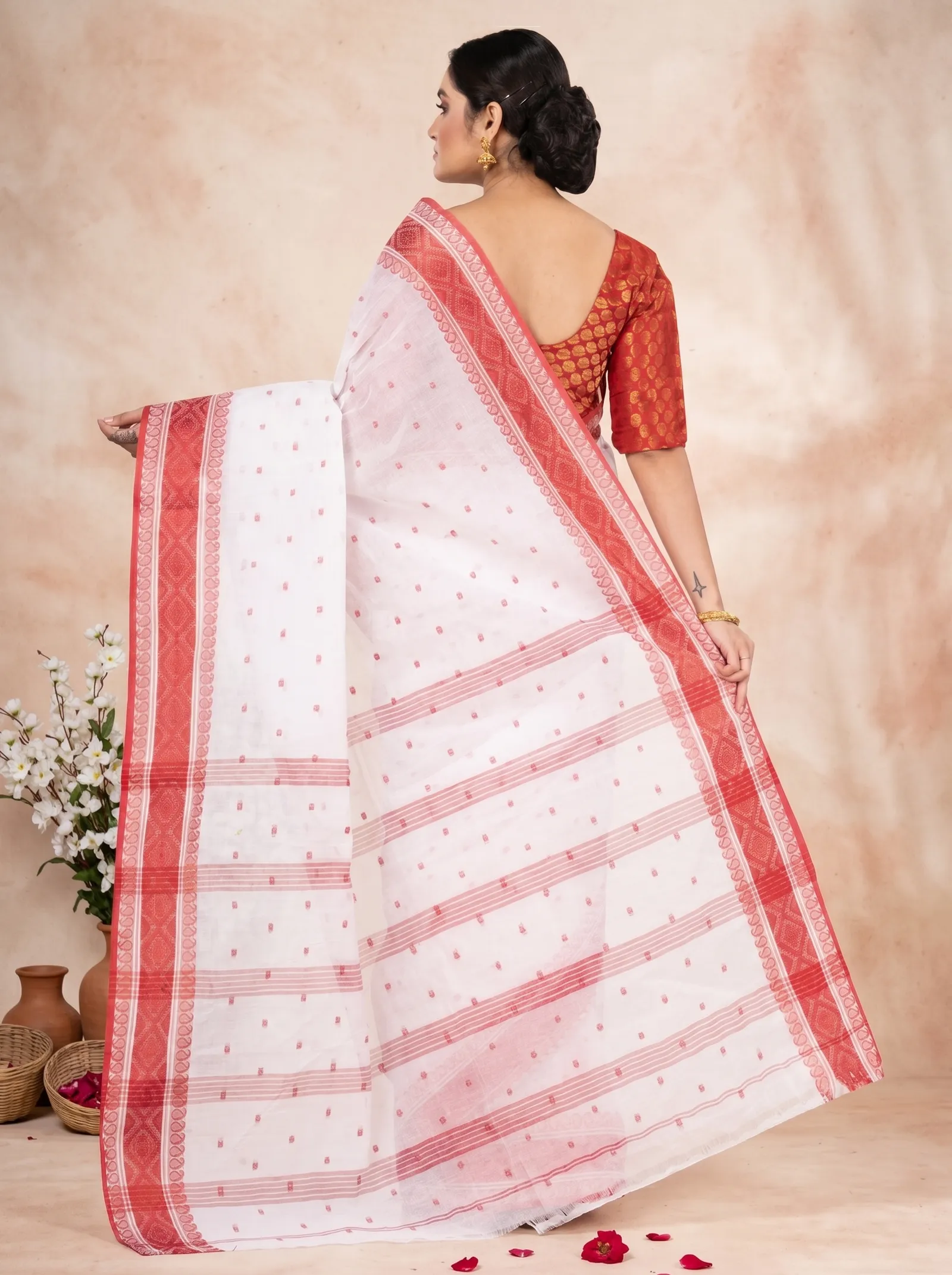DipDiya Pure Cotton  Artisan Crafted Red Traditional Bengali Boysko Tant Saree