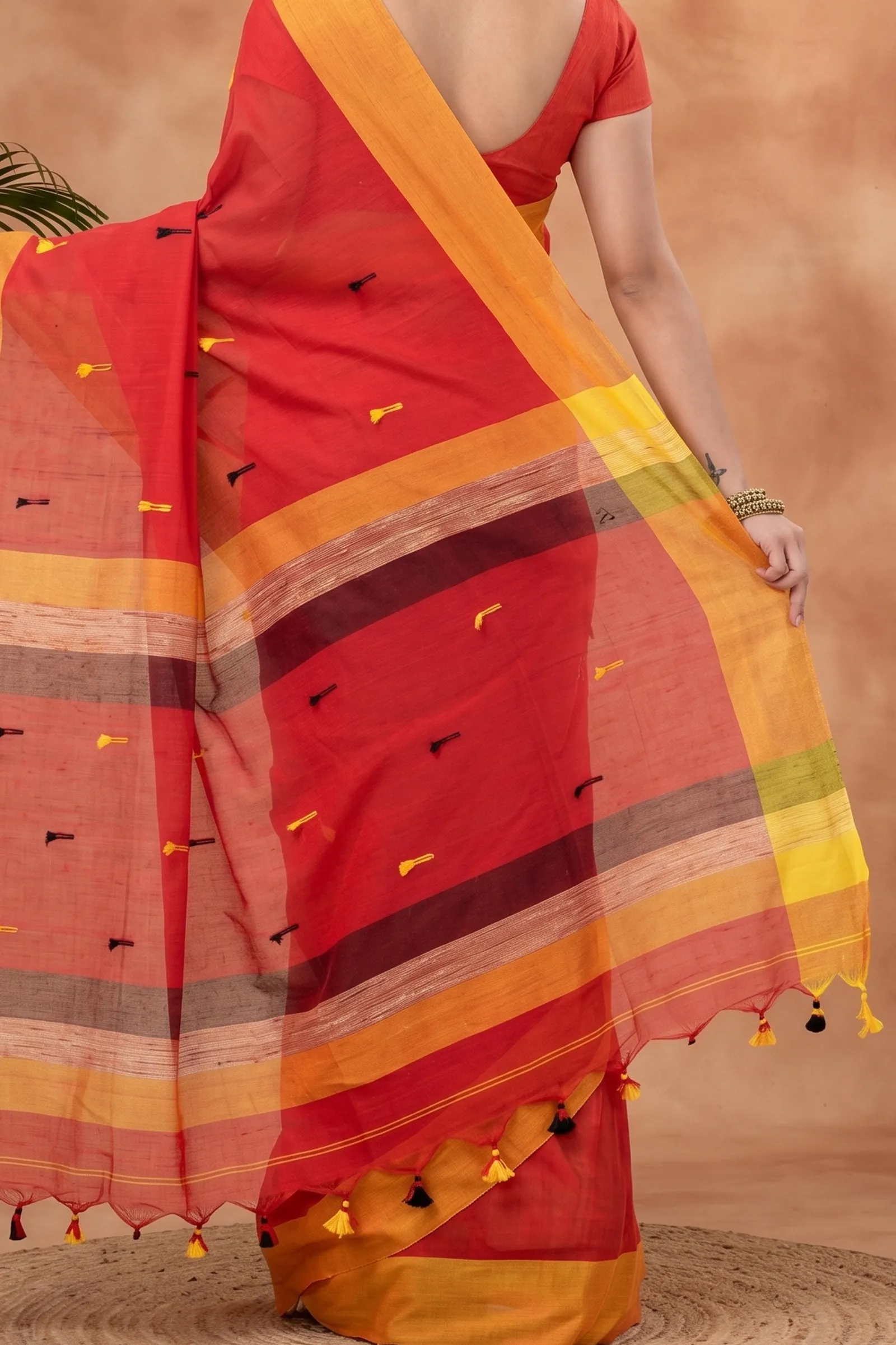 DipDiya Pure Cotton  Artisan Crafted Red Traditional Bengali Clacial Desigined Handloom Saree