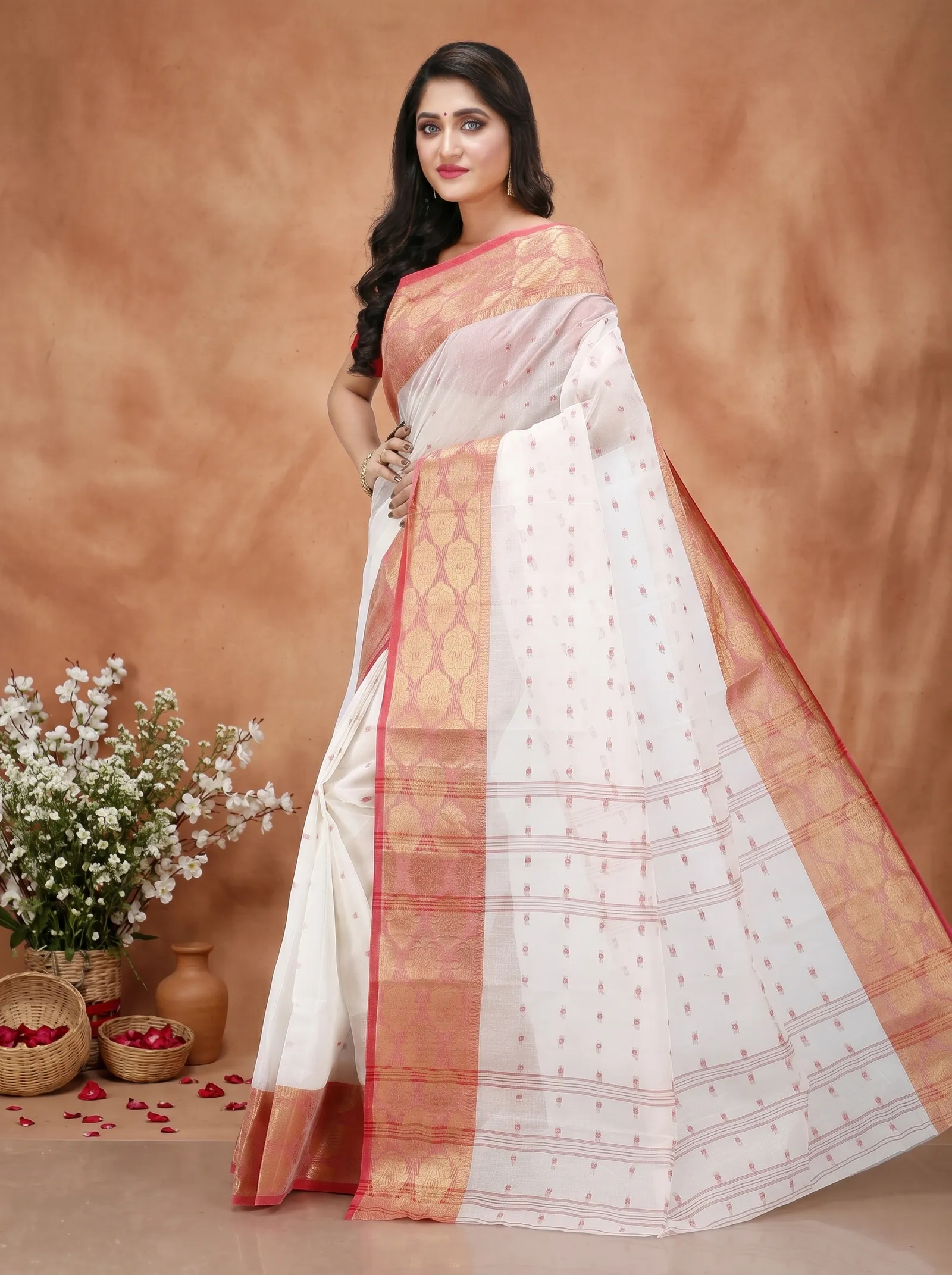 DipDiya Pure Cotton  Artisan Crafted White Traditional Bengali Asmani Tant Saree