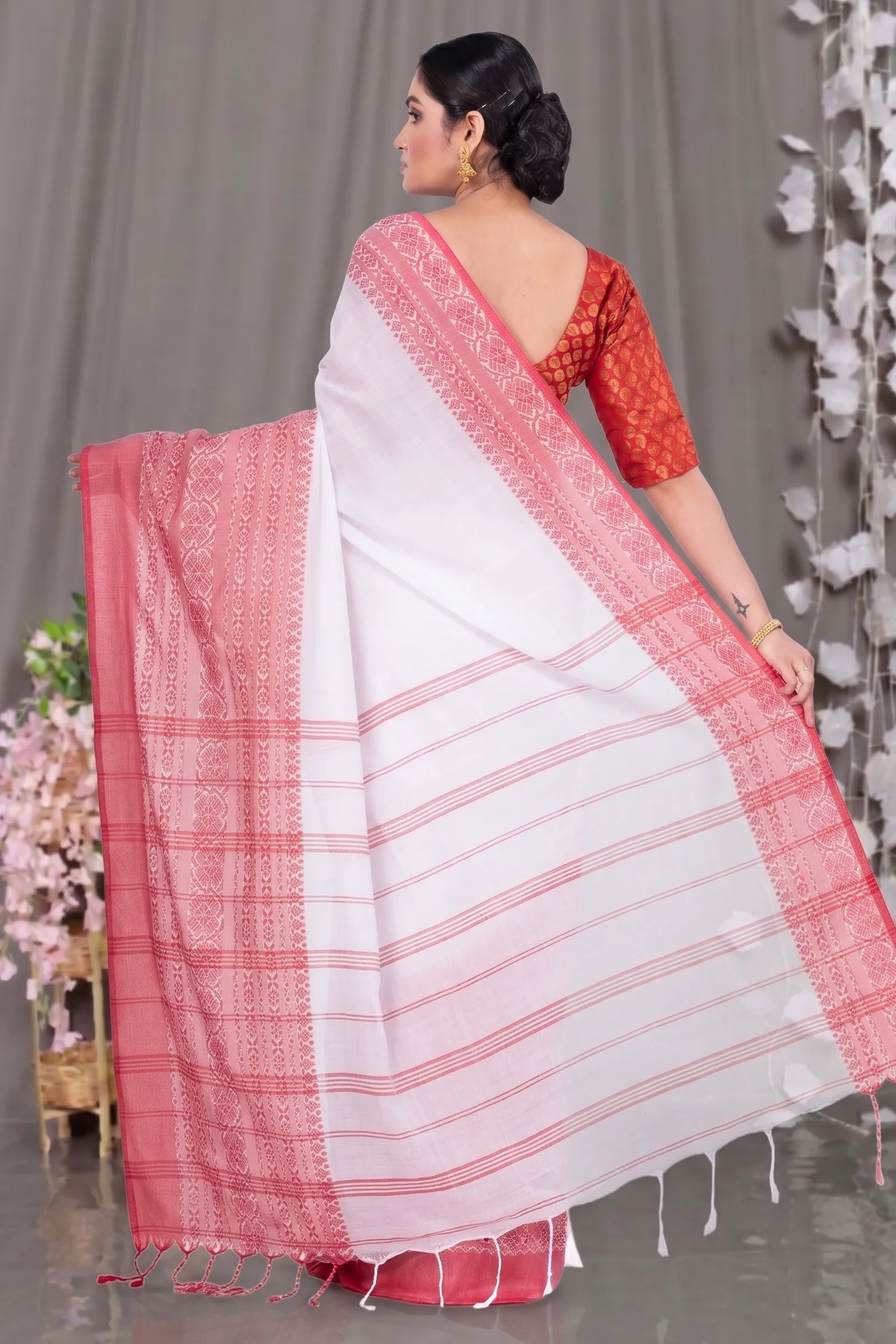 DipDiya Pure Cotton  Artisan Crafted White Traditional Bengali Begompuri Hand Handloom Saree