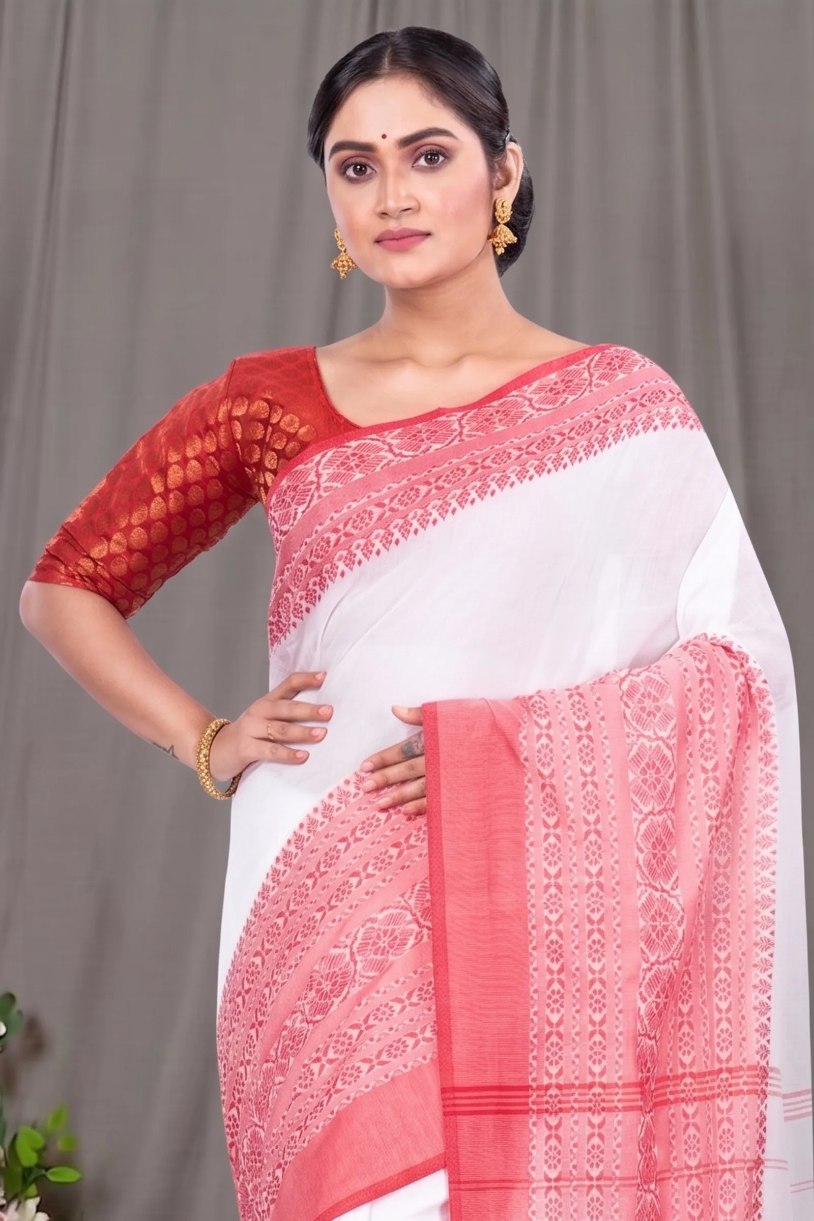 DipDiya Pure Cotton  Artisan Crafted White Traditional Bengali Begompuri Hand Handloom Saree